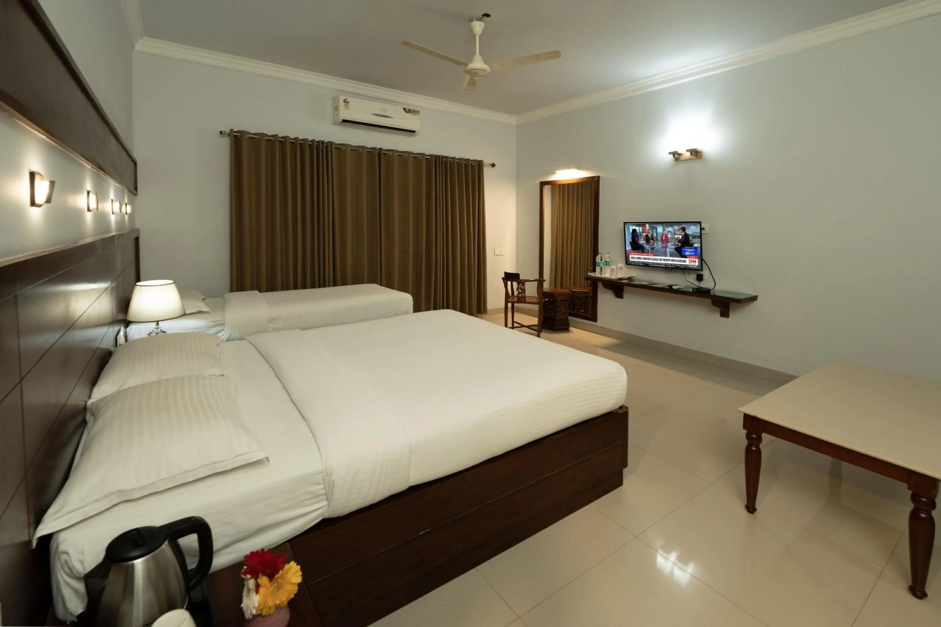 Bedroom, Bed in Bhasuri Inn Guruvayoor