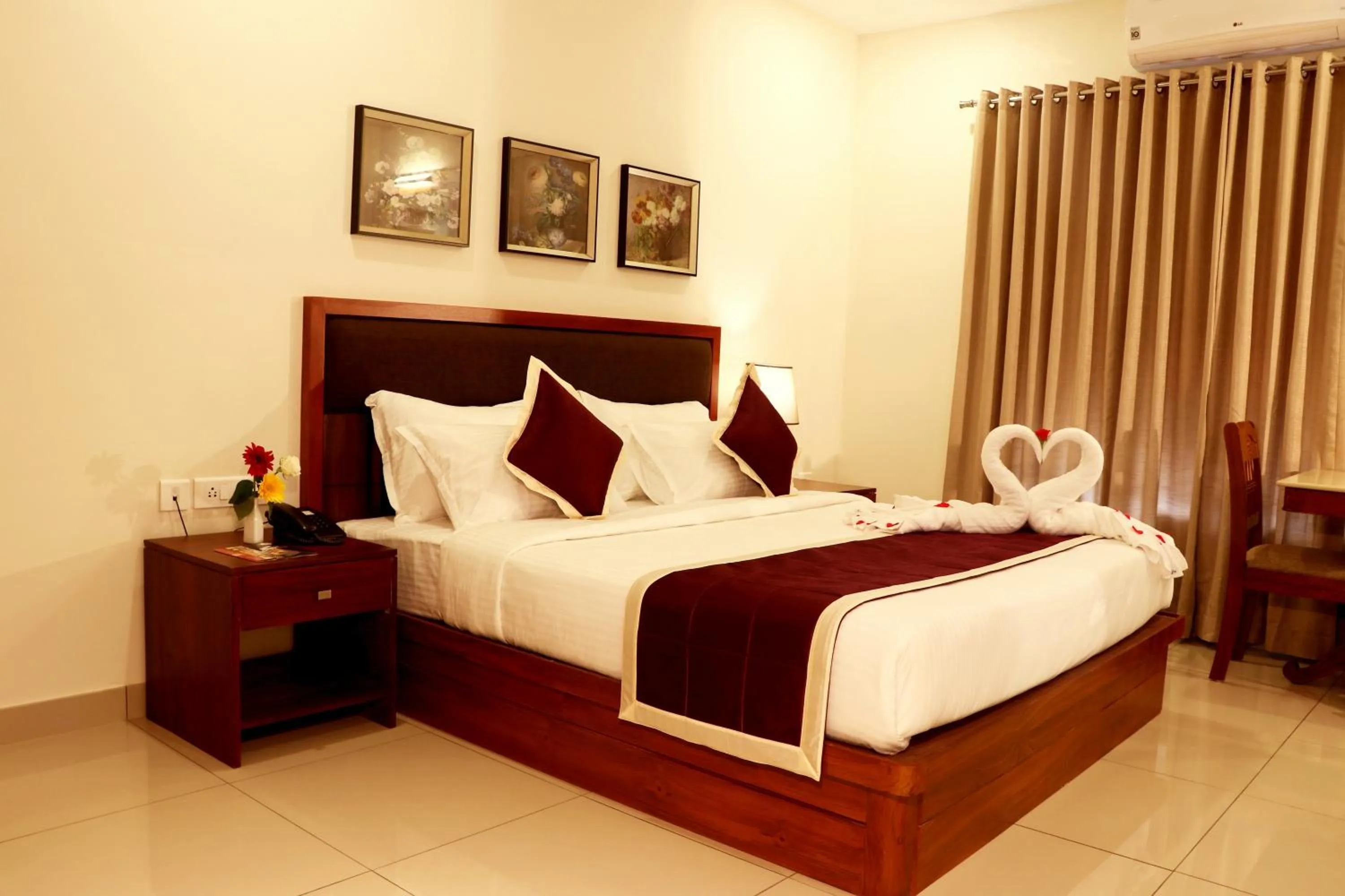 Bedroom, Bed in Bhasuri Inn Guruvayoor