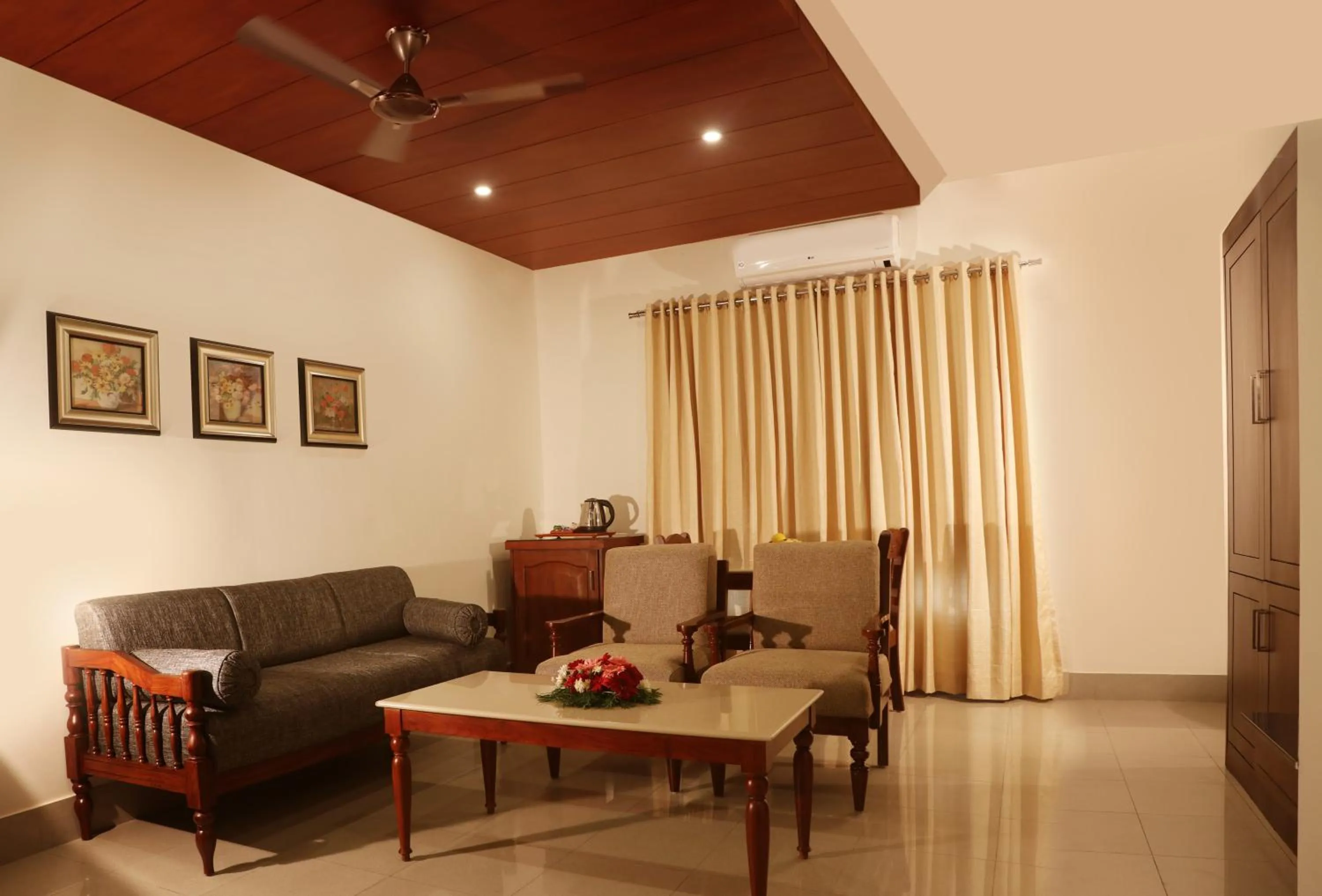 Living room in Bhasuri Inn Guruvayoor