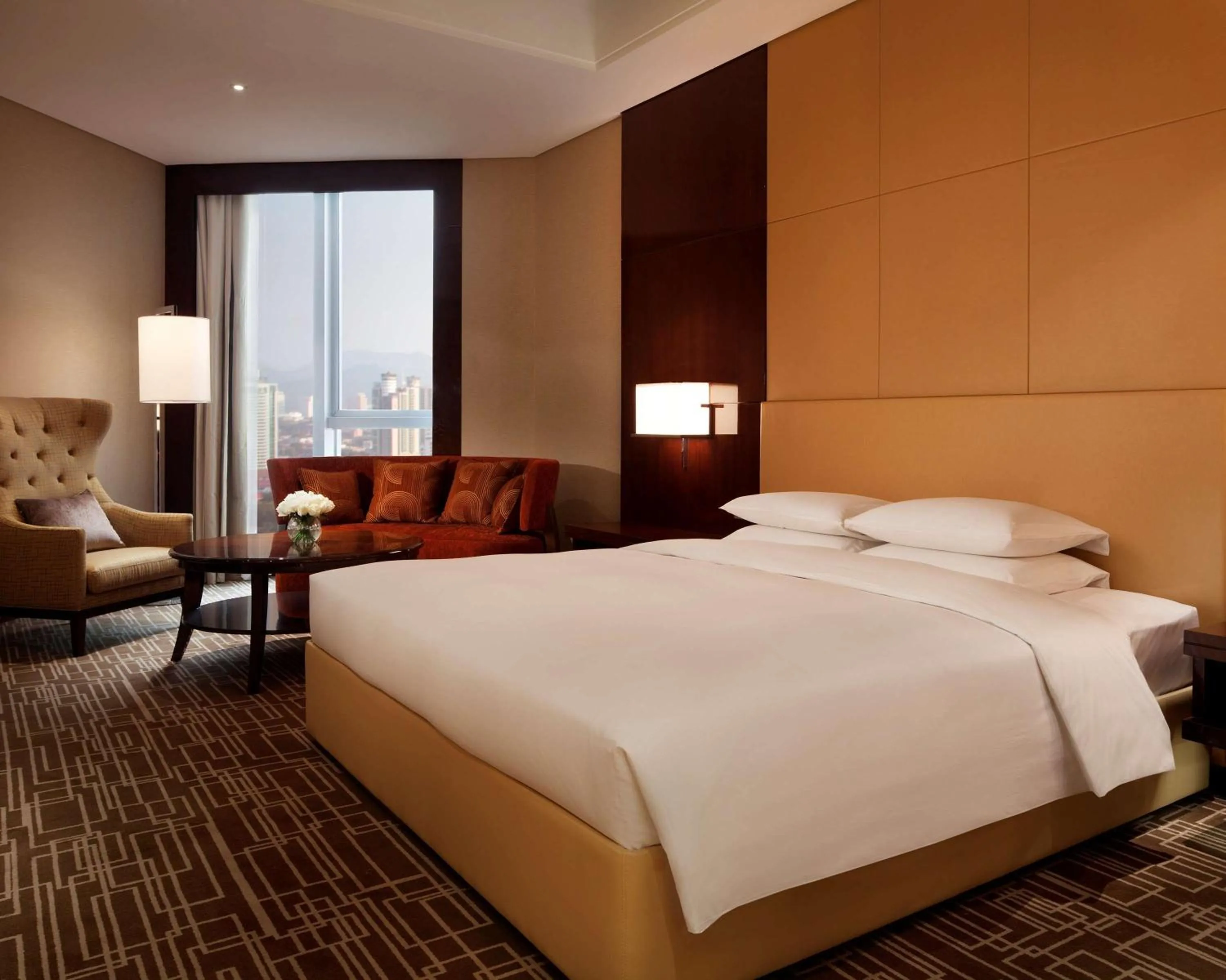 Photo of the whole room, Bed in Hyatt Regency Jinan