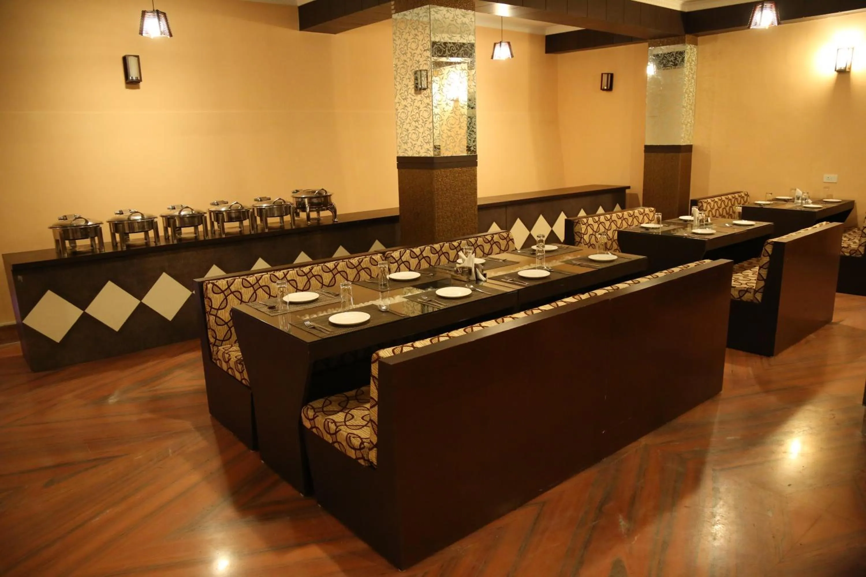 Restaurant/places to eat in Golden Star Continental & Spa