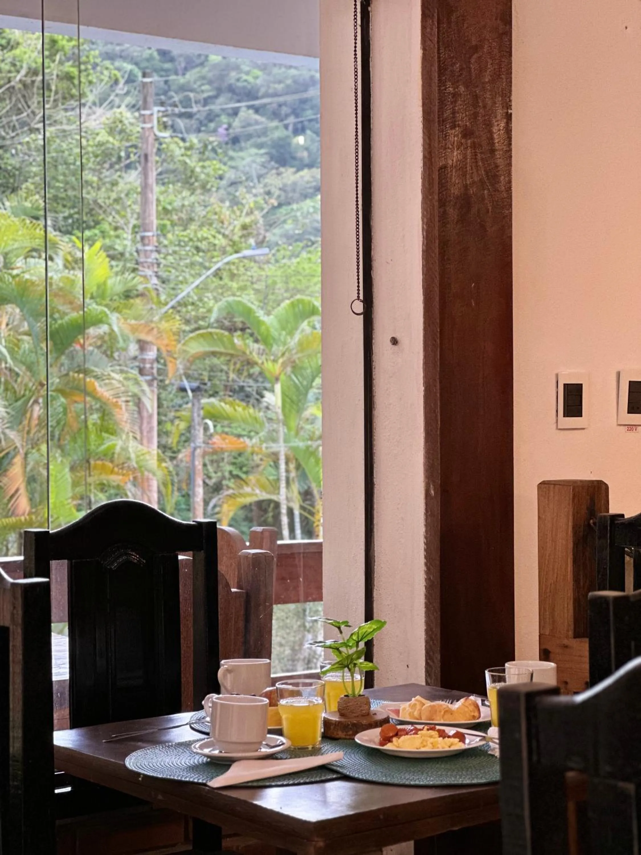 Dining area in Cocanha Beach Pousadas