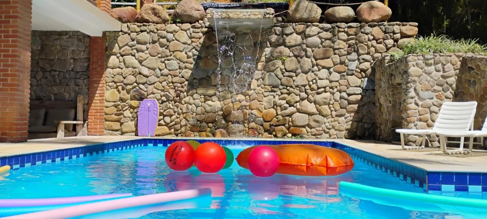 Swimming pool in Cocanha Beach Pousadas