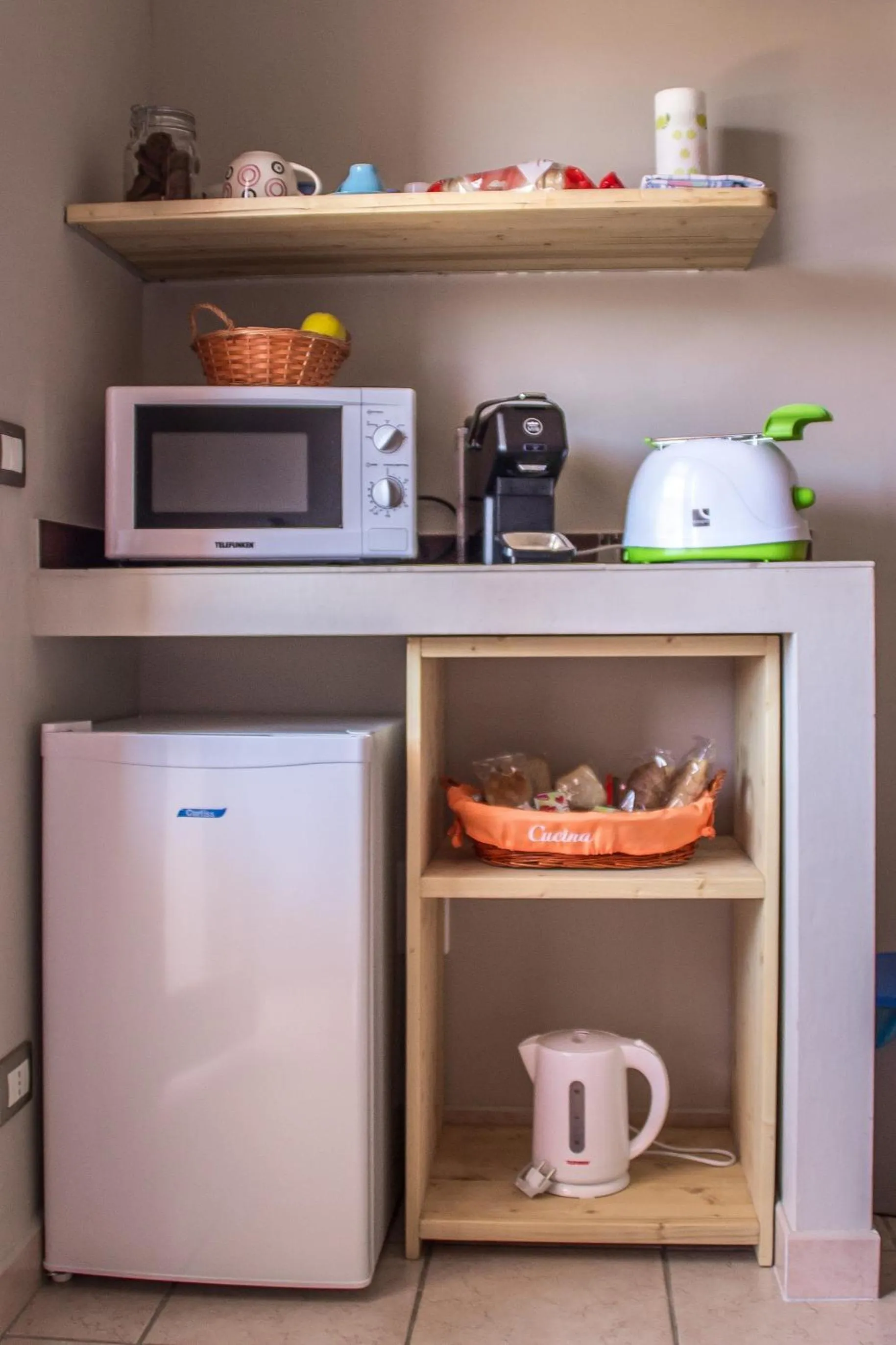 Coffee/tea facilities in White Beach
