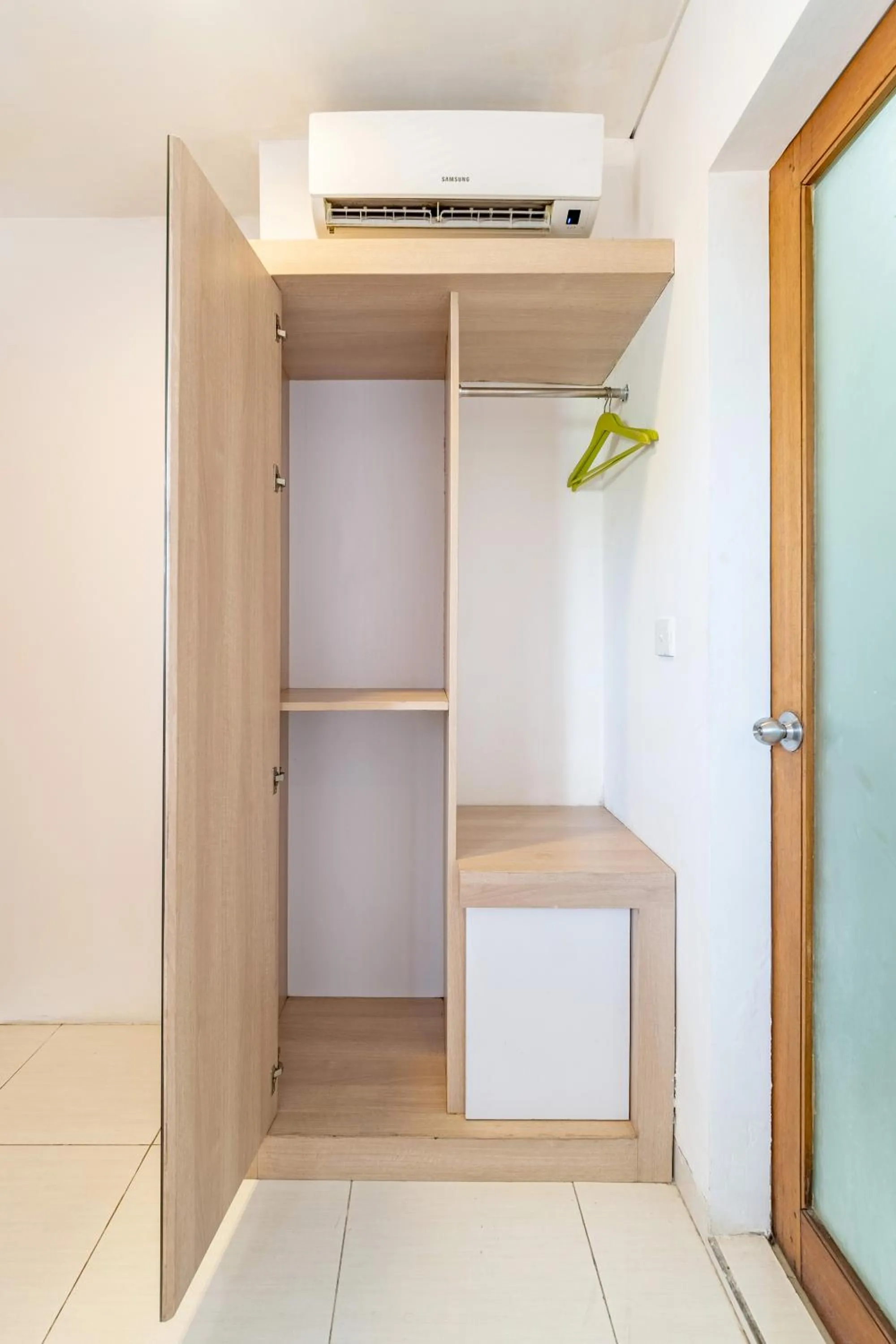 Area and facilities in Srikrisna