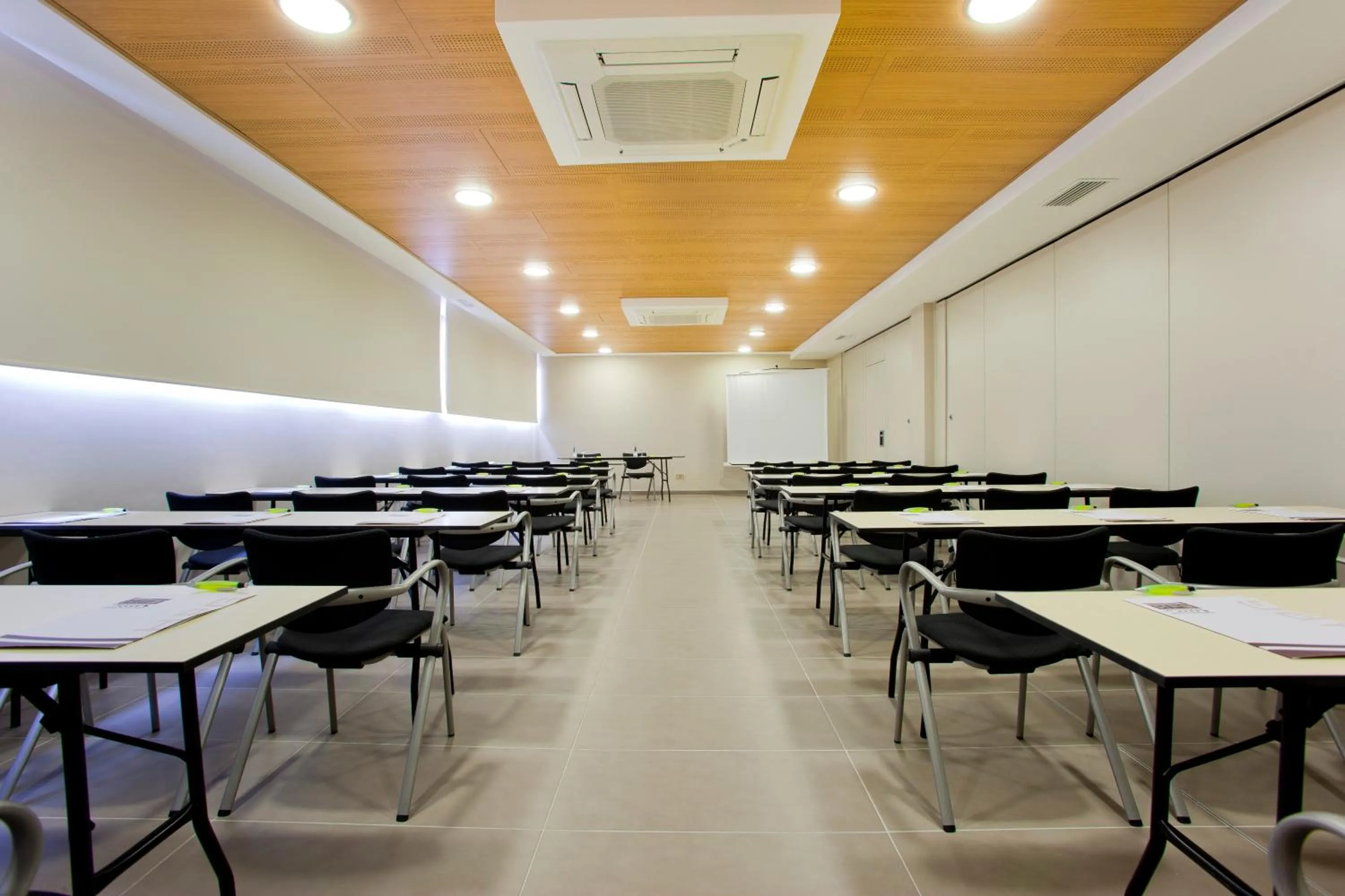 Business facilities in Hotel Playa Golf - Adults Only