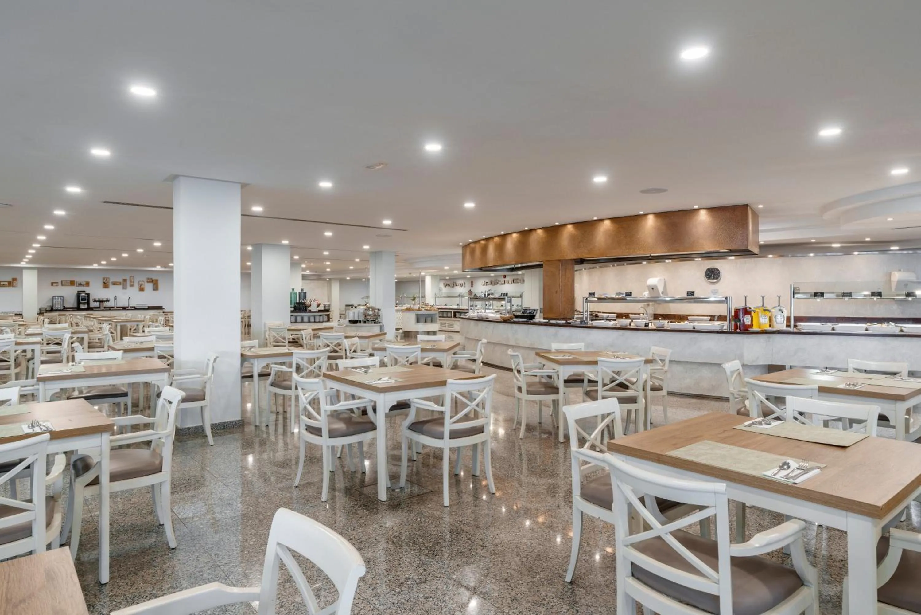 Restaurant/places to eat in Alua Gran Camp de Mar