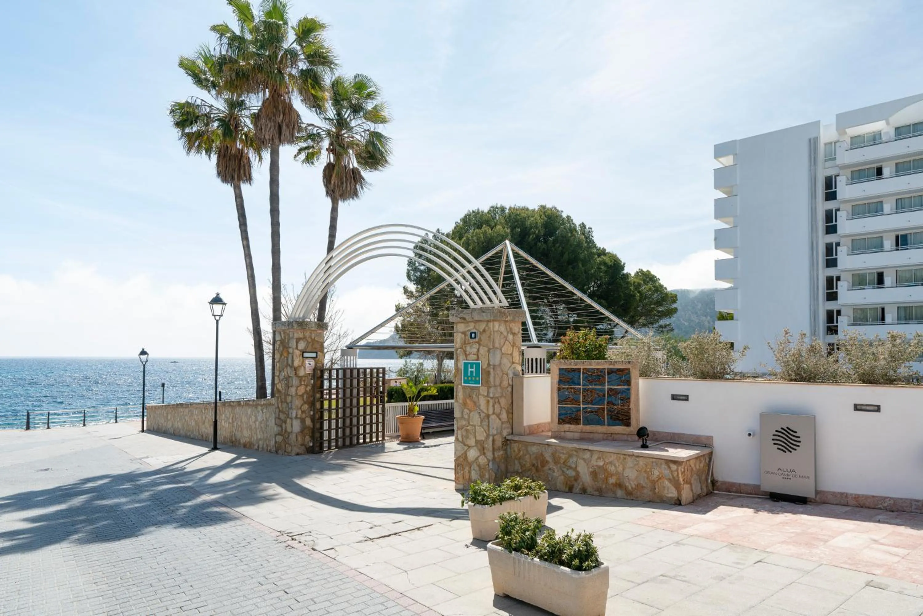 Property building in Alua Gran Camp de Mar