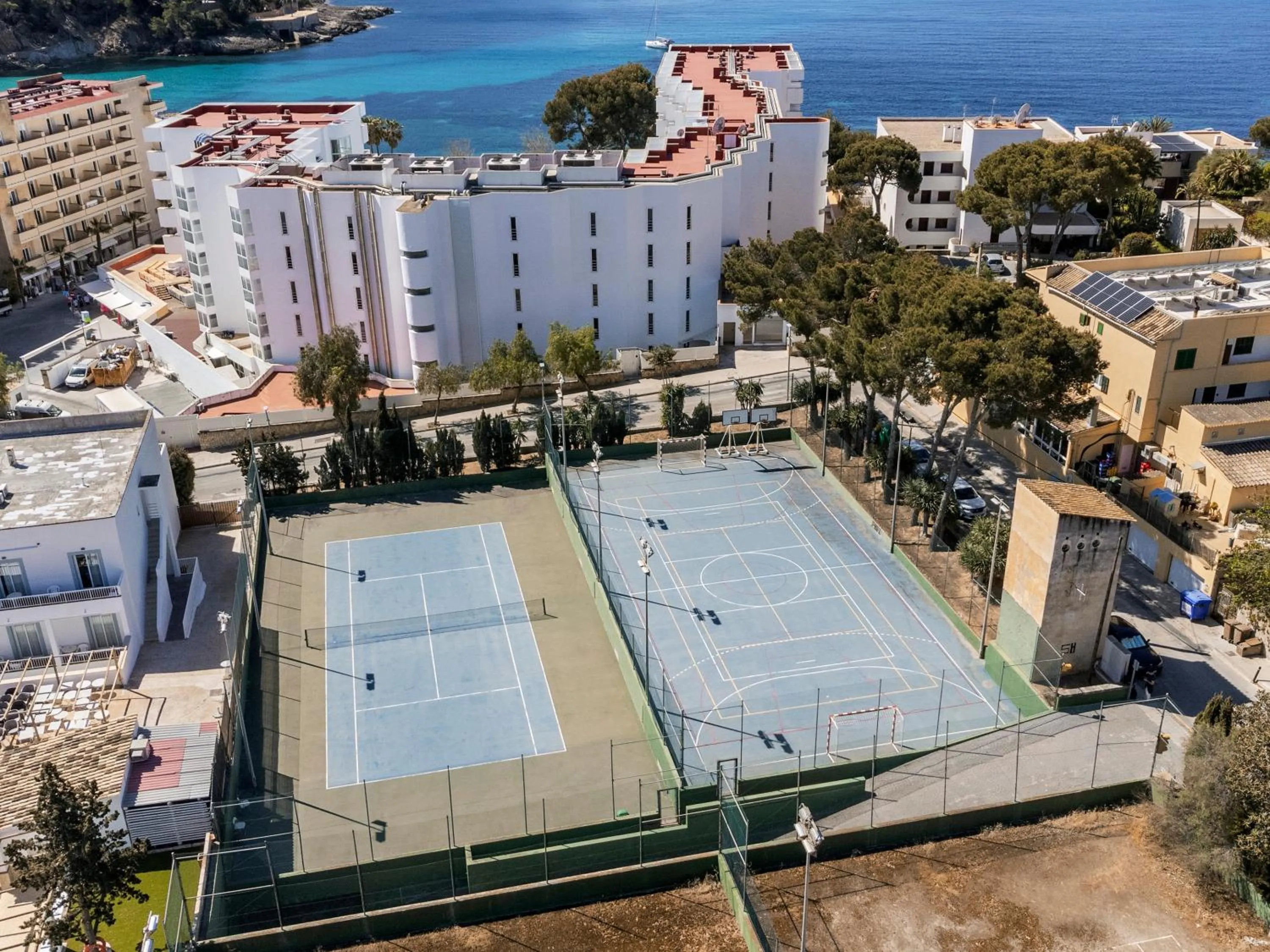 Property building in Alua Gran Camp de Mar