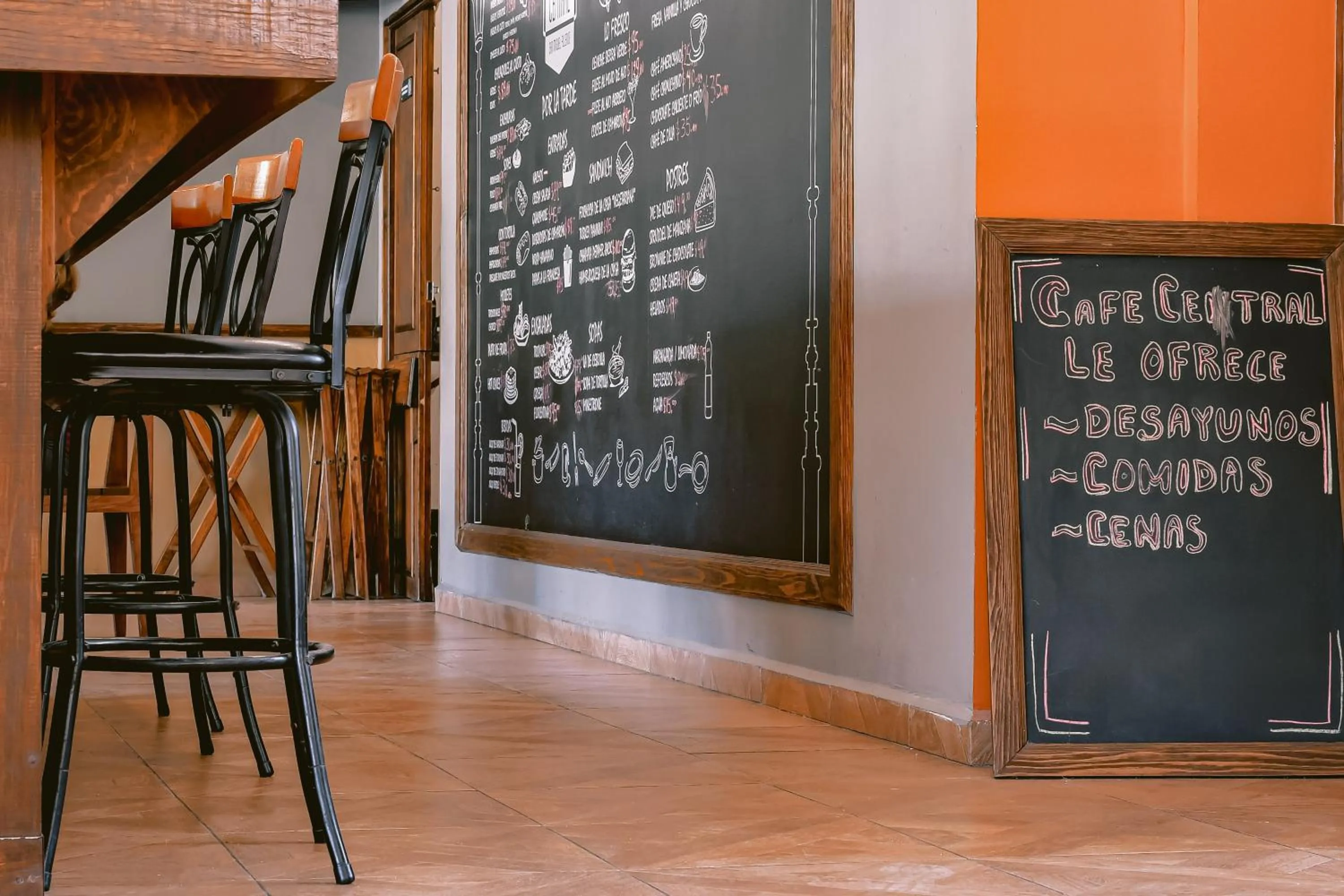 Restaurant/places to eat in Hotel La Estación