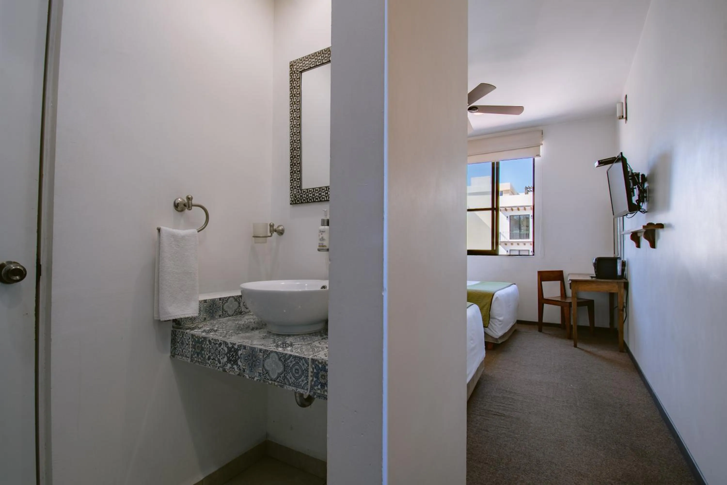 Photo of the whole room in Hotel La Estación