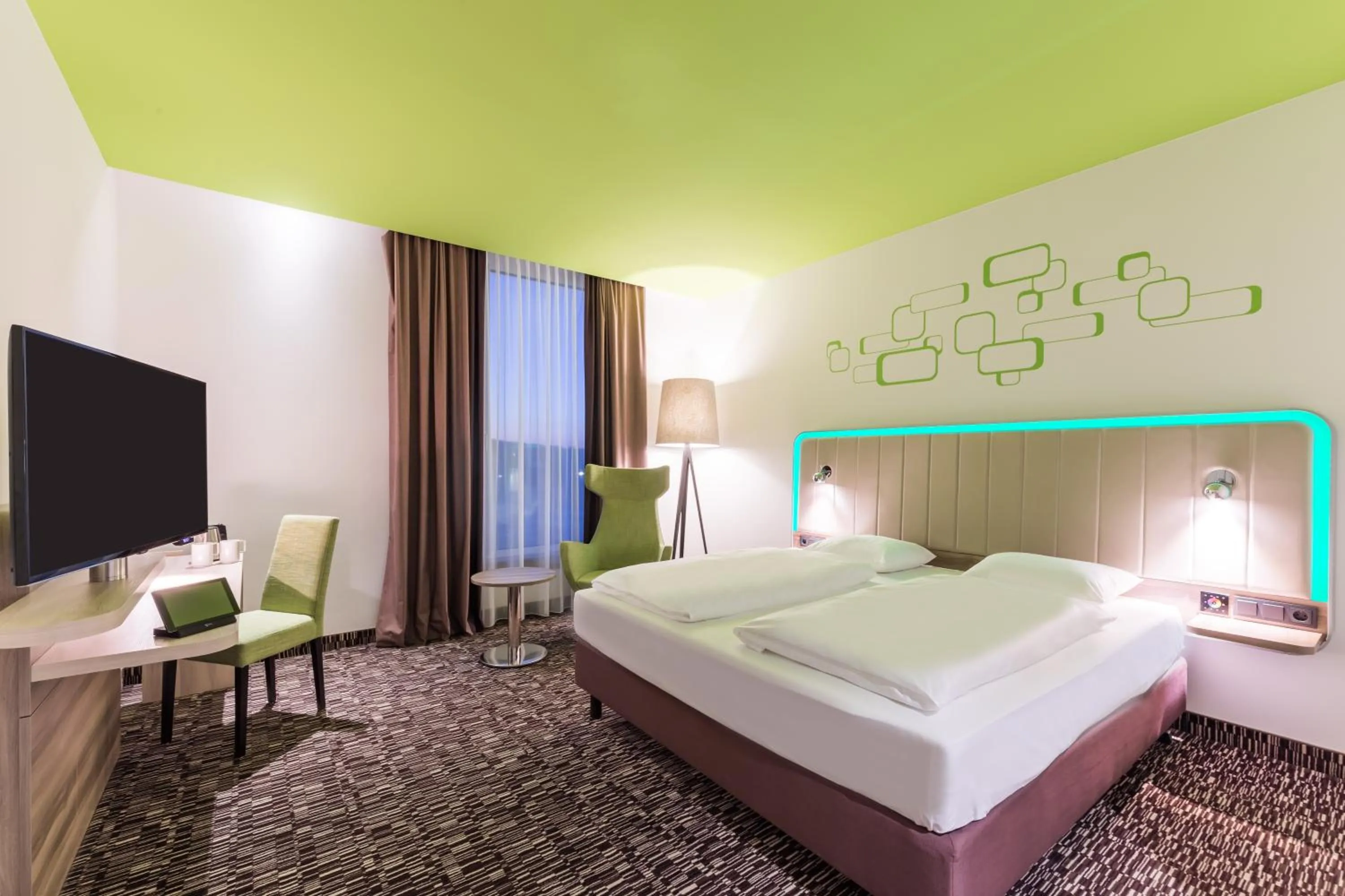 Photo of the whole room, Bed in Park Inn by Radisson Neumarkt