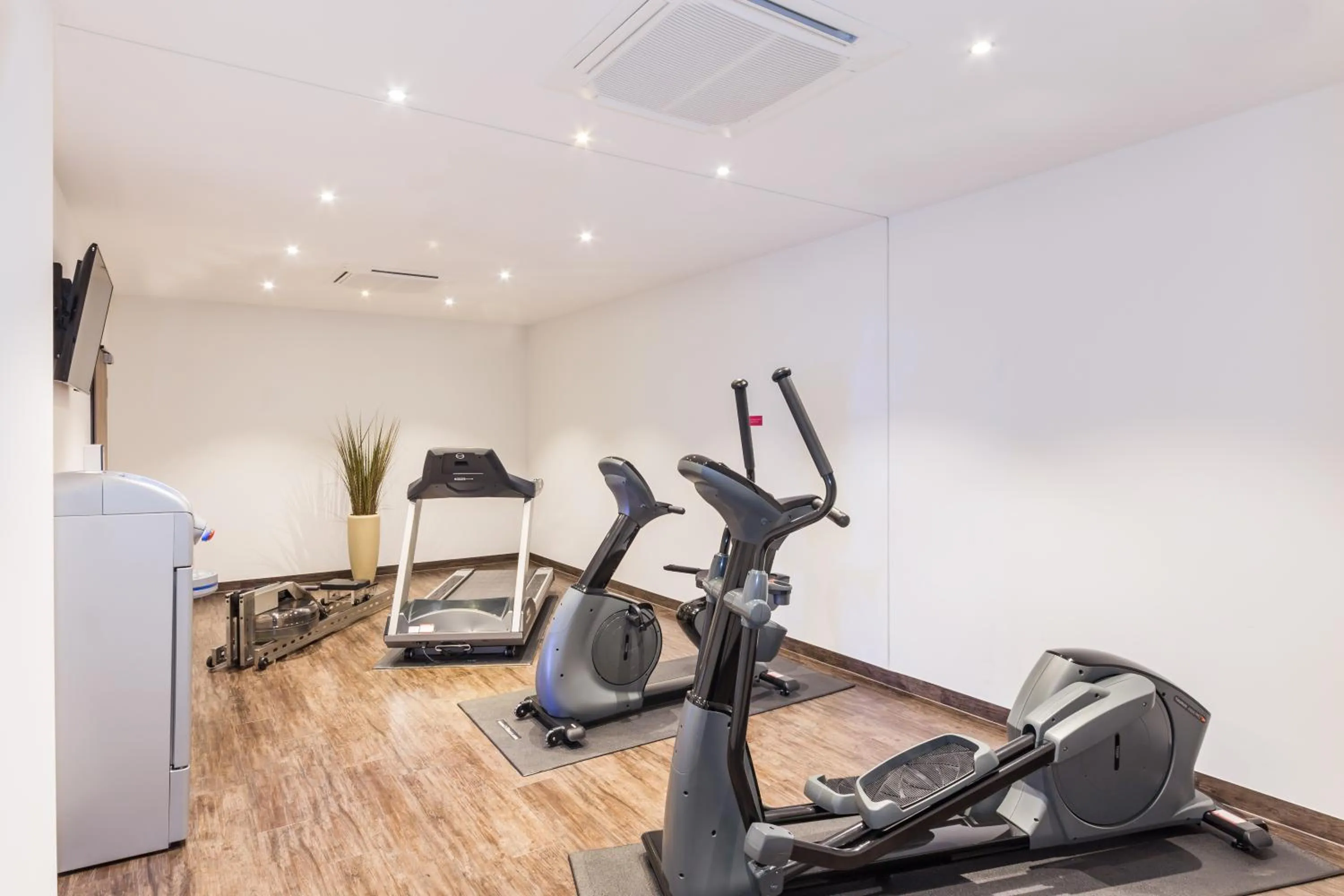 Fitness centre/facilities in Park Inn by Radisson Neumarkt