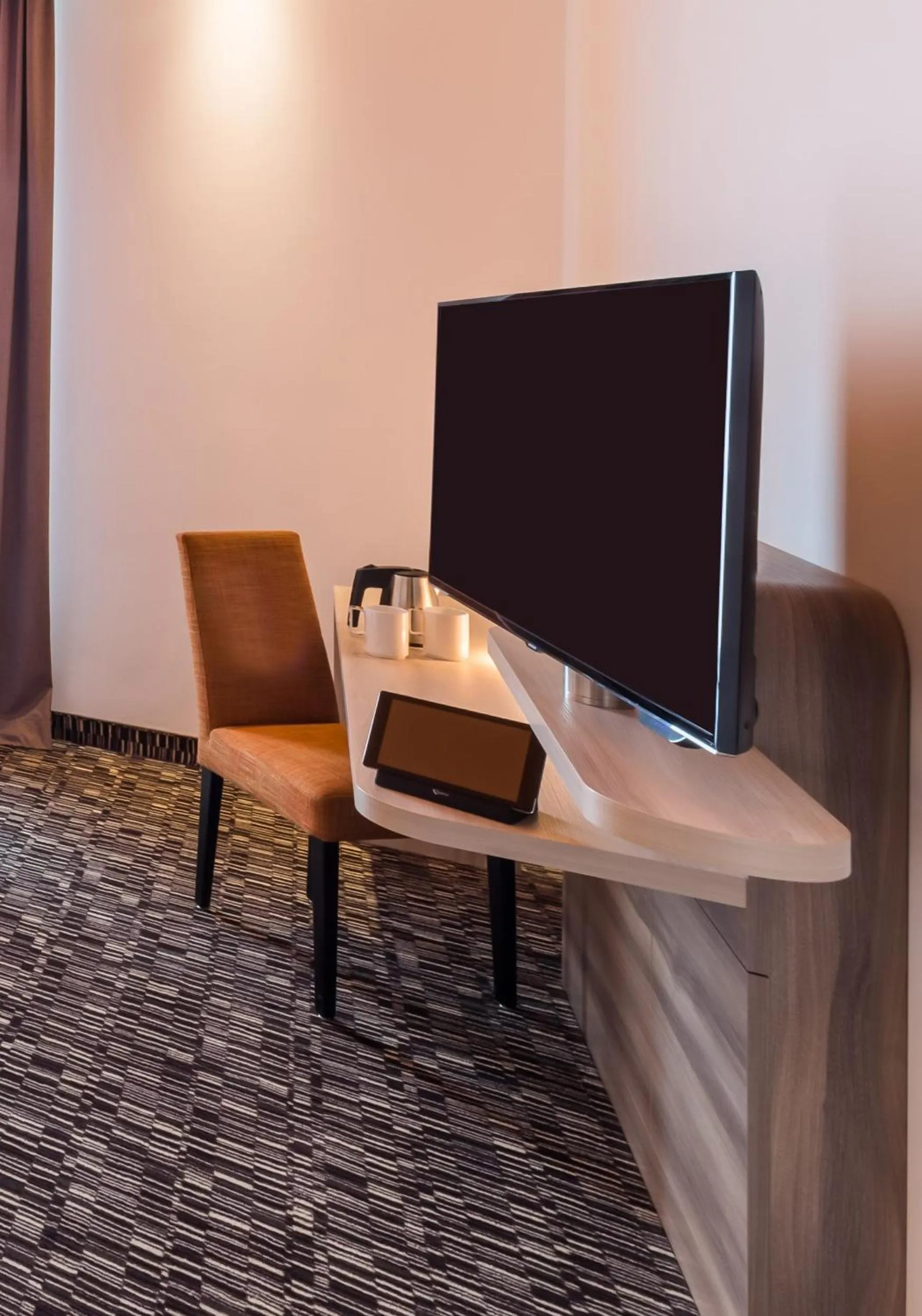 TV and multimedia in Park Inn by Radisson Neumarkt