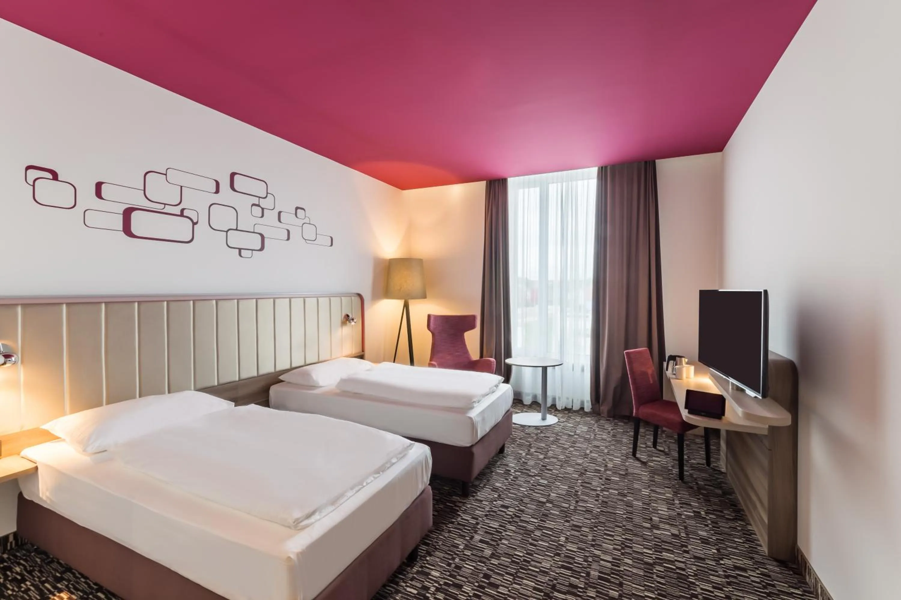 Photo of the whole room, Bed in Park Inn by Radisson Neumarkt