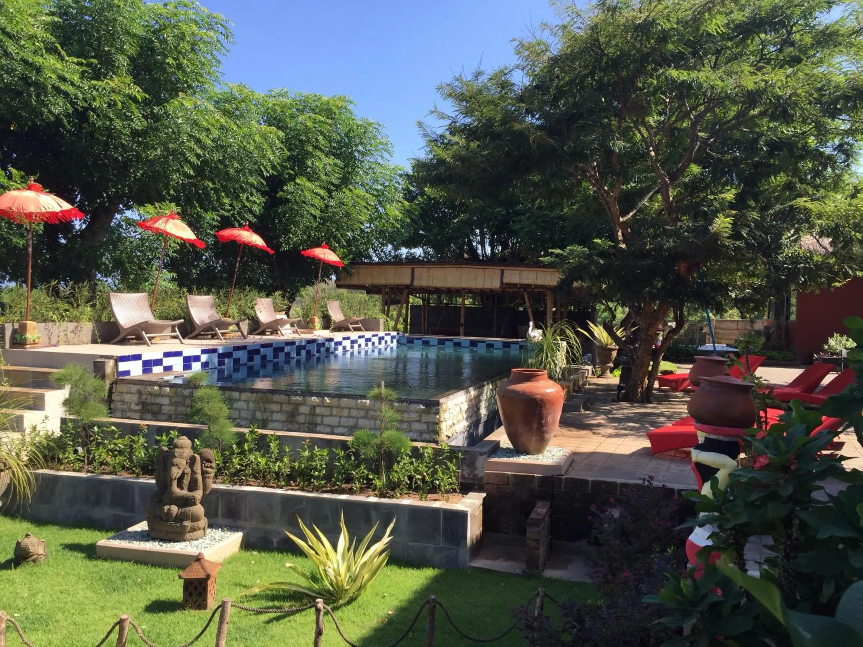 People in Villa Anjing 2