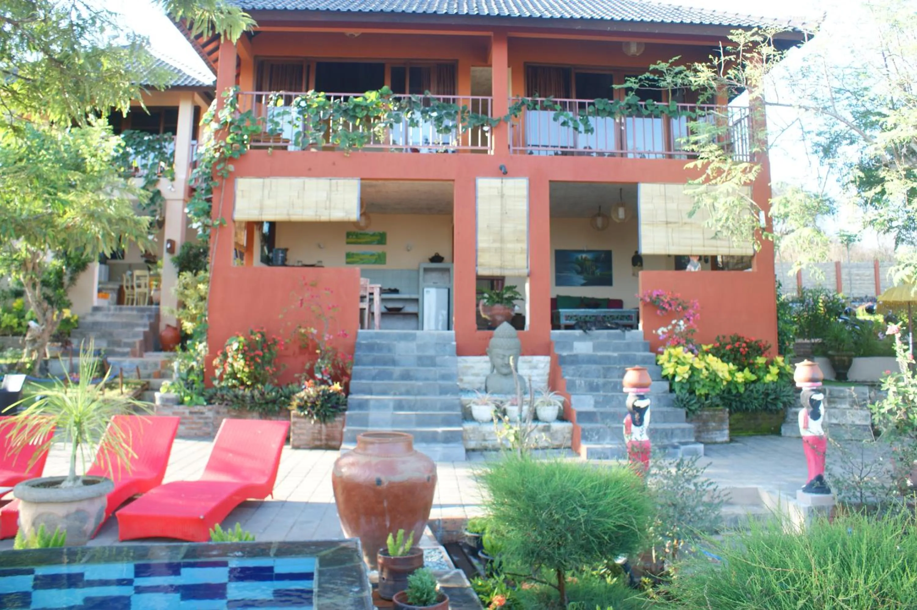 Facade/entrance in Villa Anjing 2