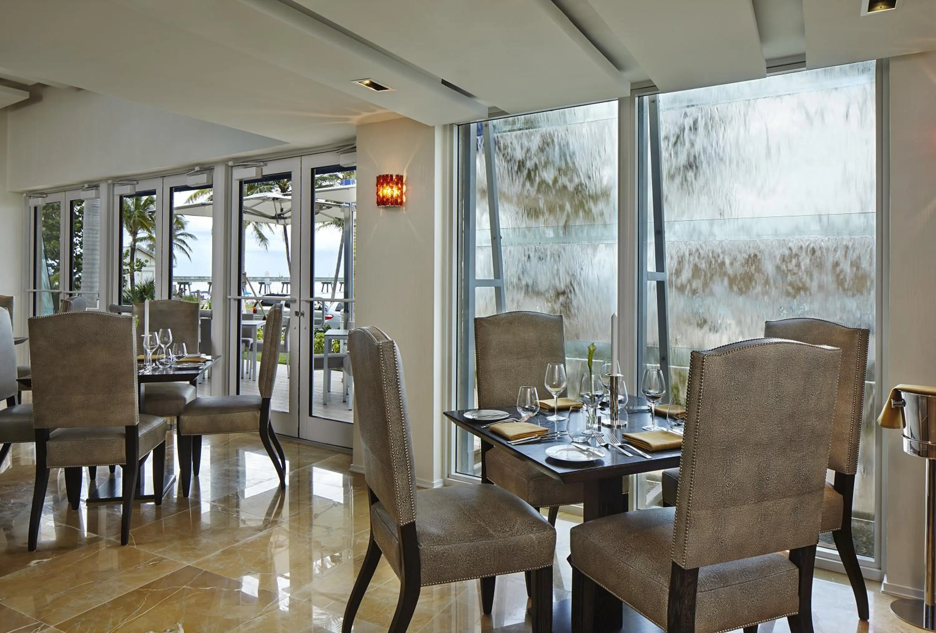 Restaurant/places to eat in Royal Blues Hotel