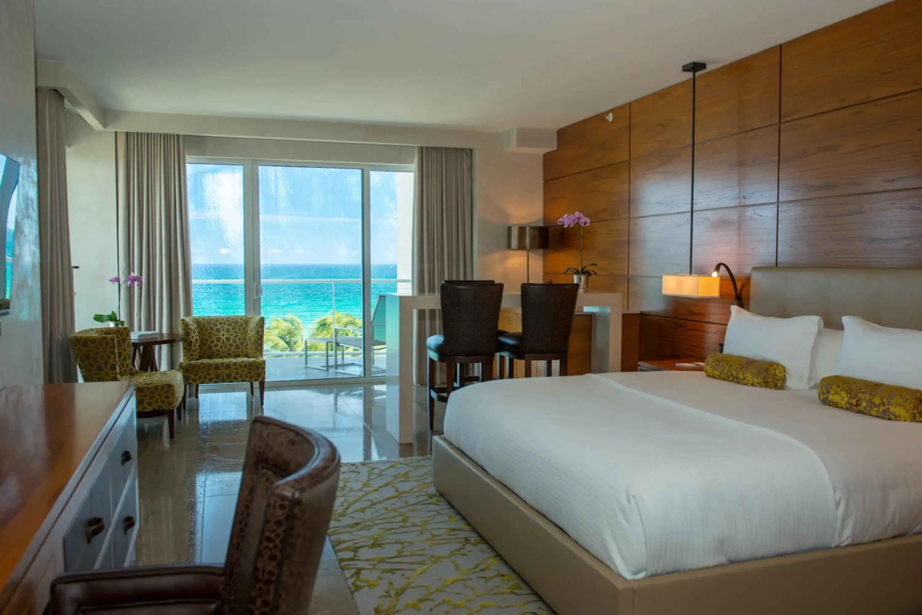 Corner Room with Ocean View in Royal Blues Hotel Corner Room with Ocean View in Royal Blues Hotel