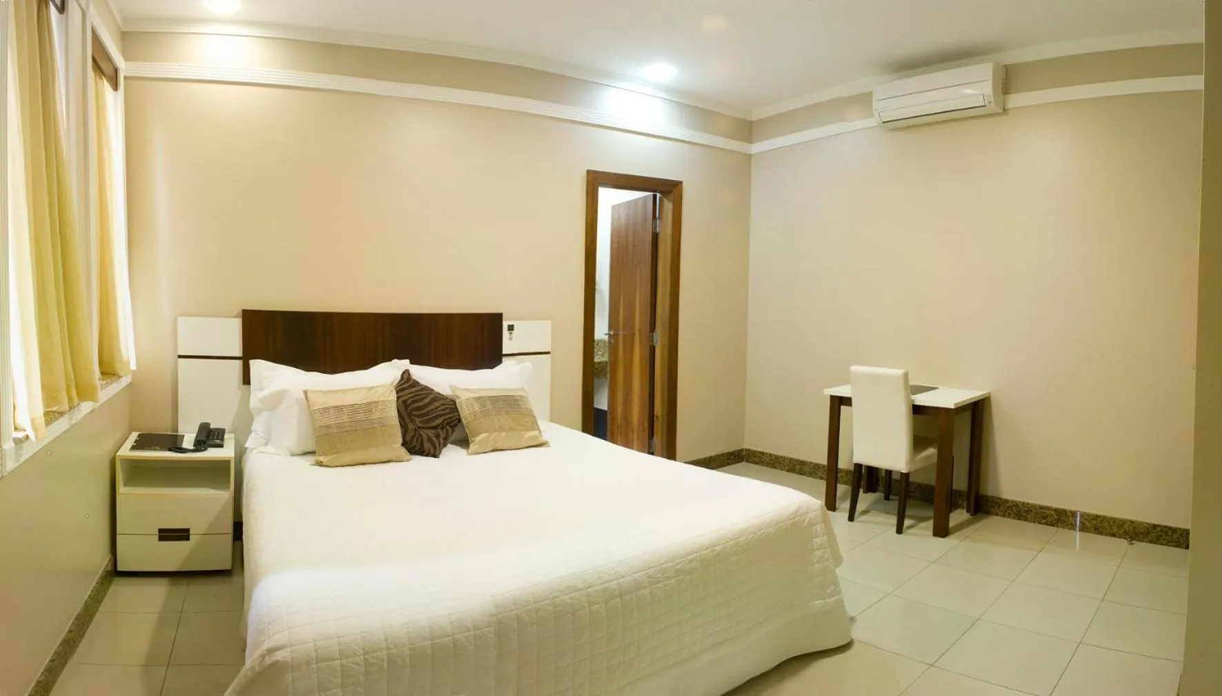 Bed in Benvenuto Palace Hotel