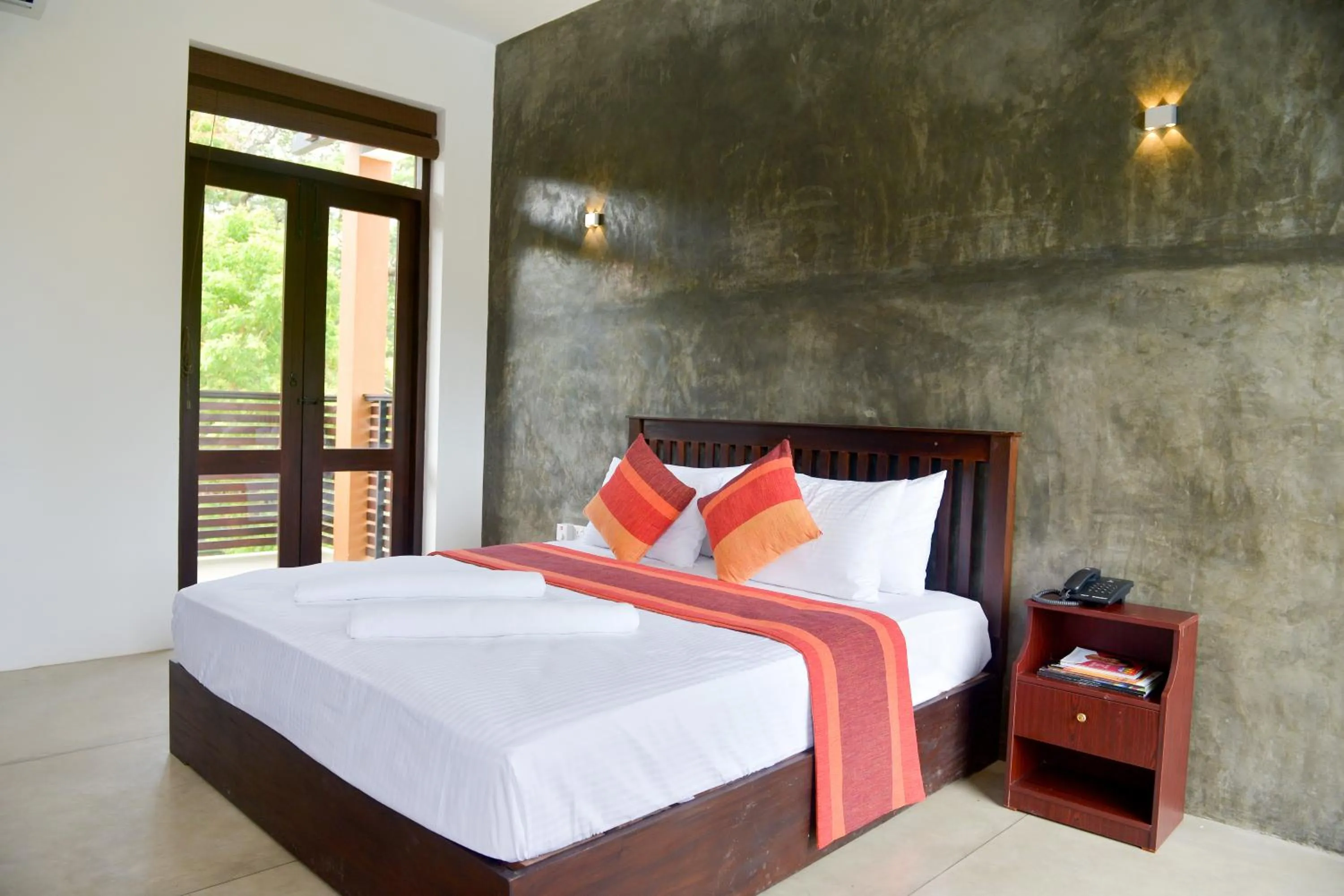 Bedroom, Bed in Olanro Hotel Negombo