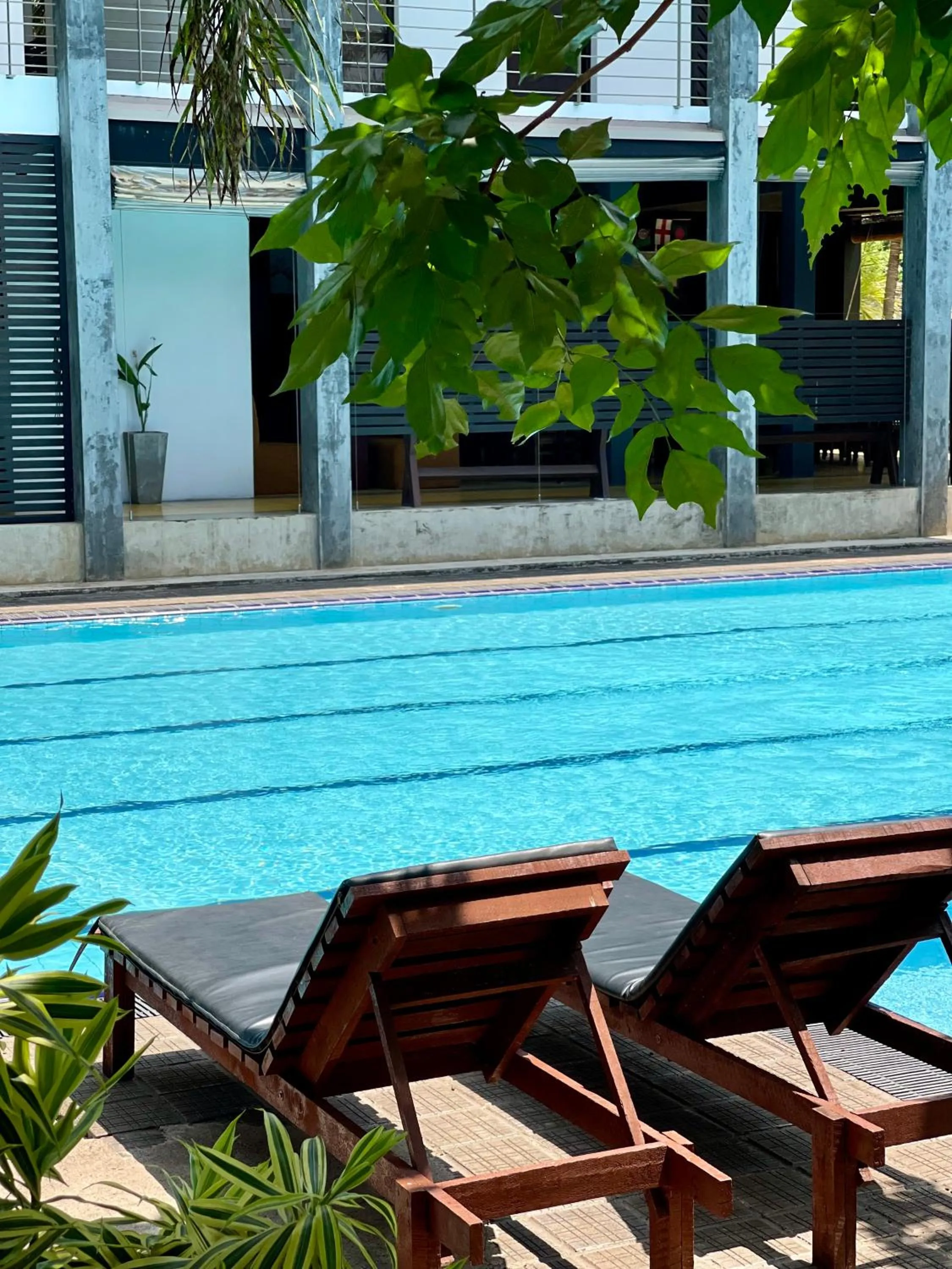 Pool view in Olanro Hotel Negombo