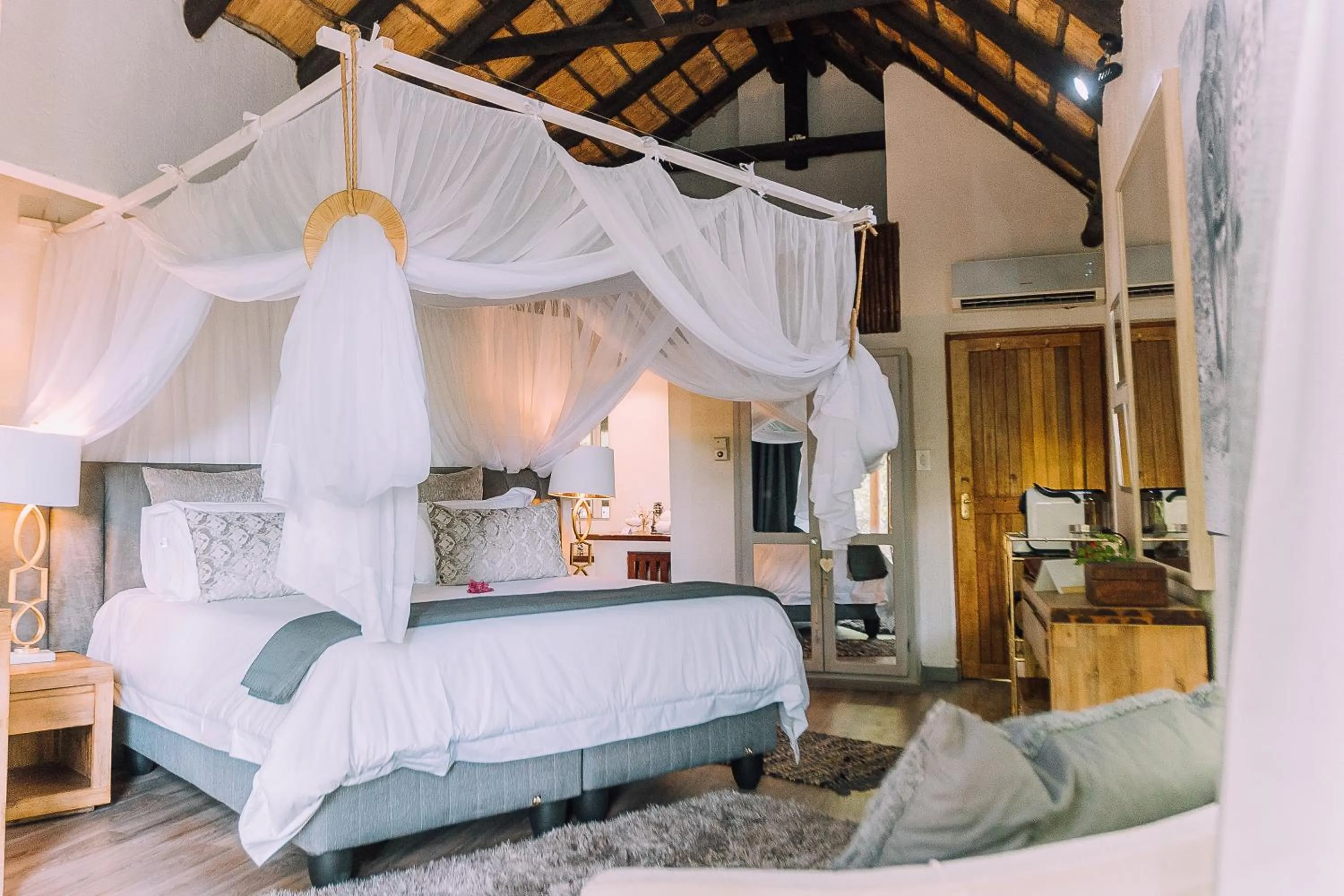 Bed in Karongwe - Kuname Safari Lodge