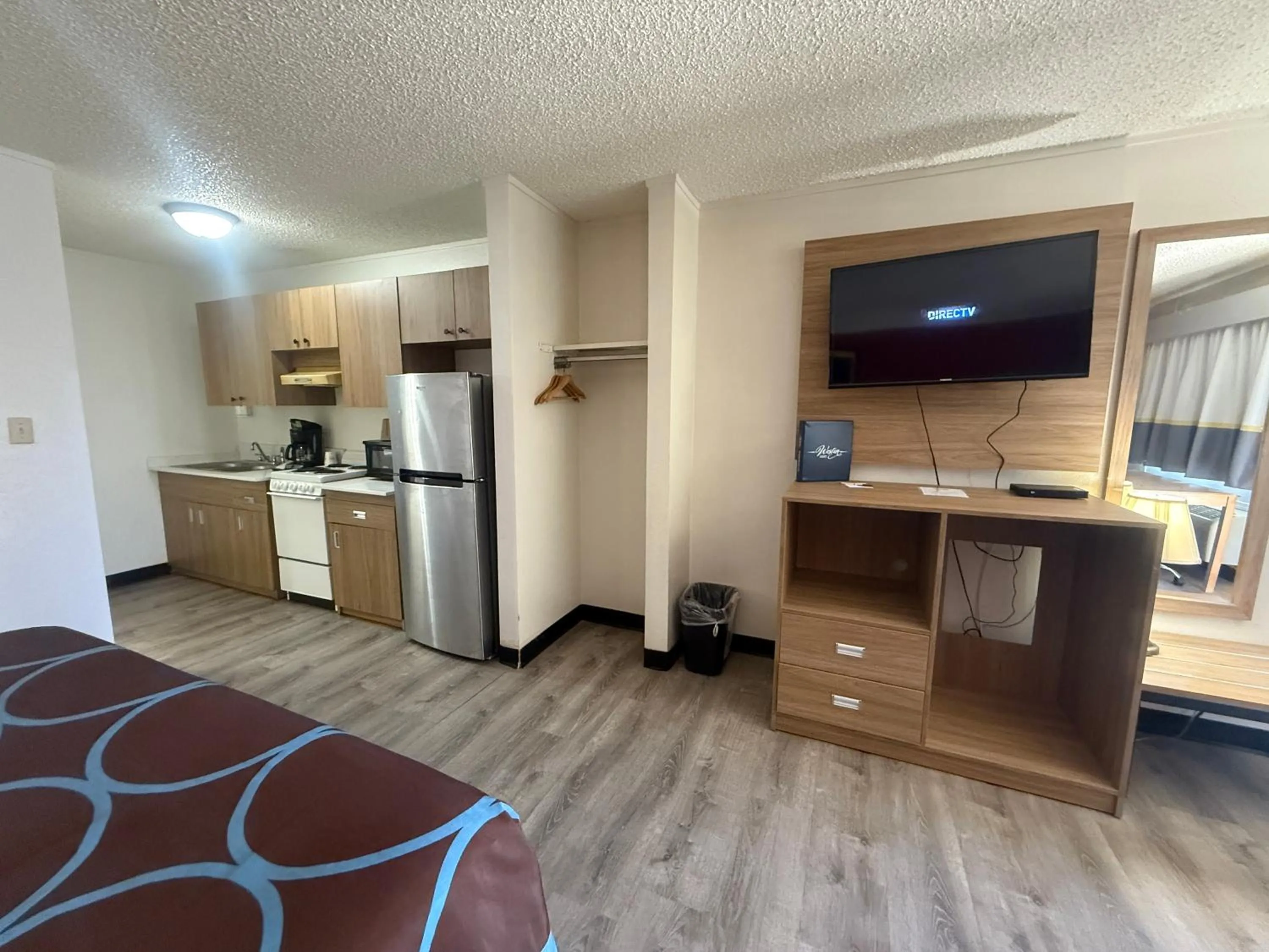 Kitchen or kitchenette in Super 8 by Wyndham Newcastle