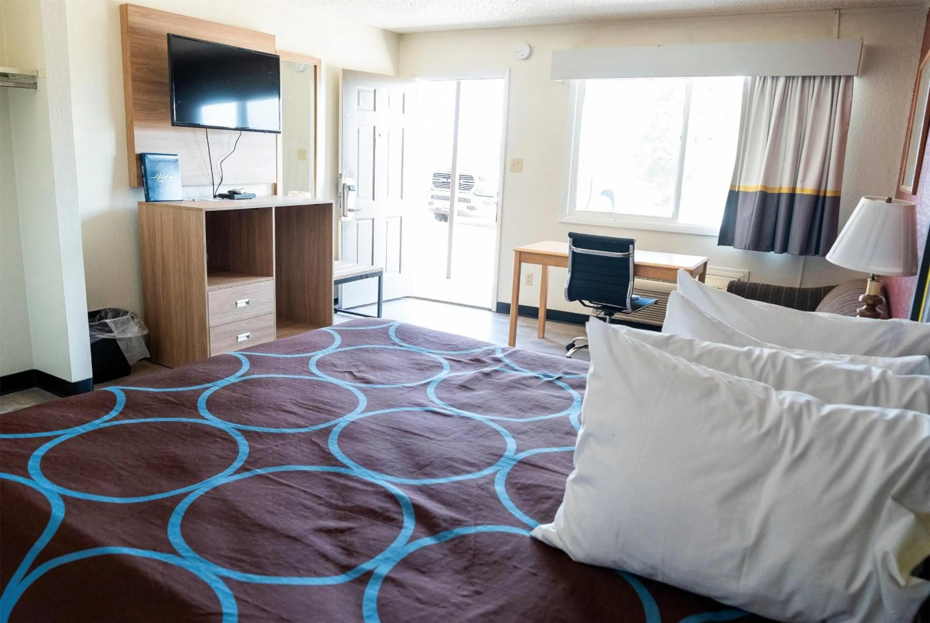 Photo of the whole room, Bed in Super 8 by Wyndham Newcastle