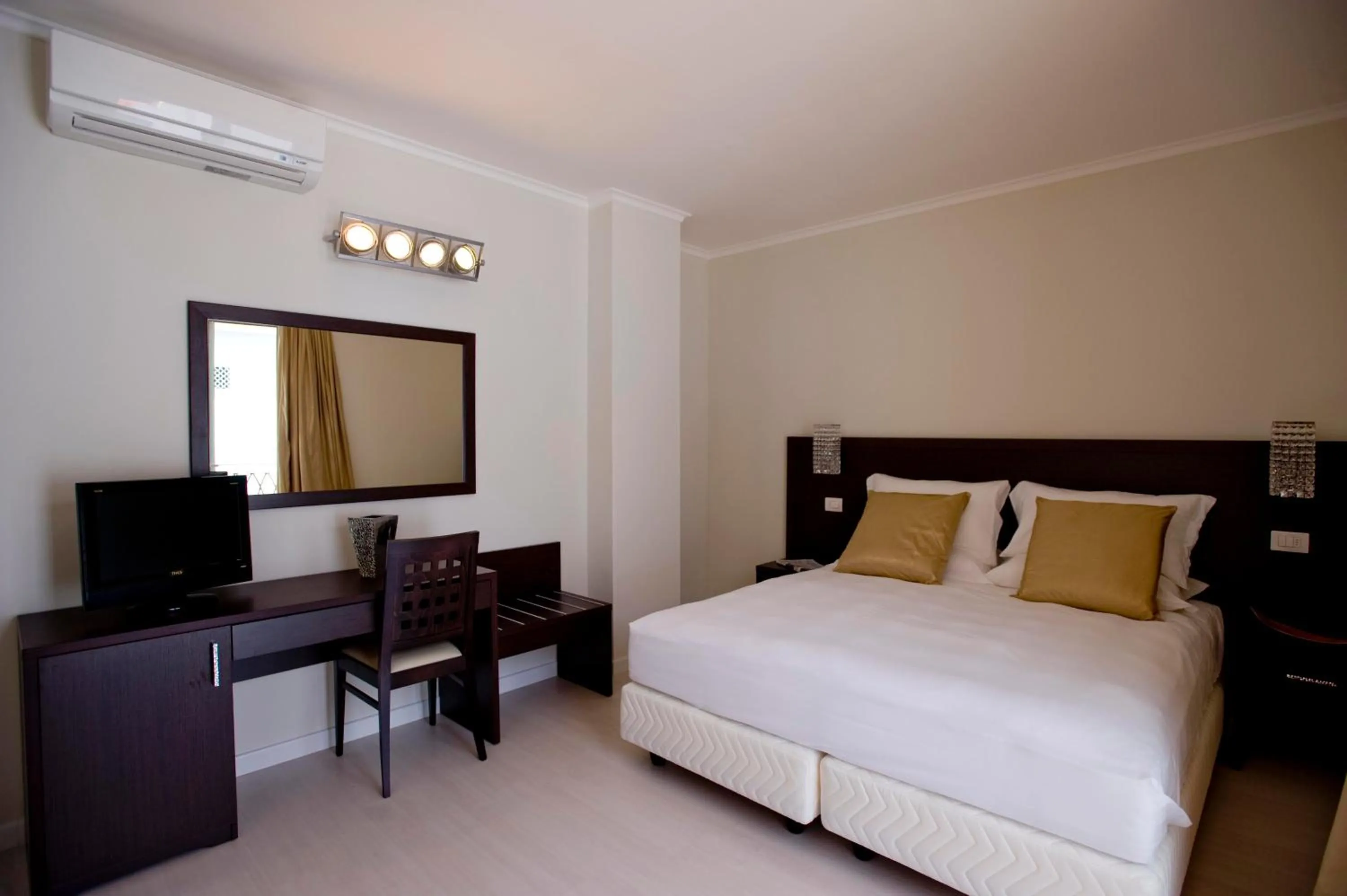 Bed in Hotel Mediterraneo Club Benessere