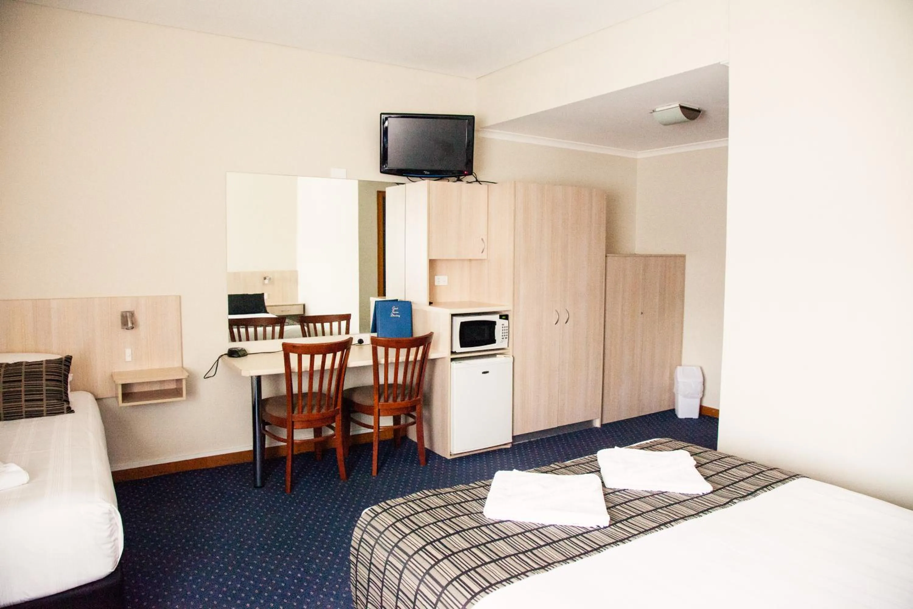 Photo of the whole room, Bed in Tudor Inn Newcastle