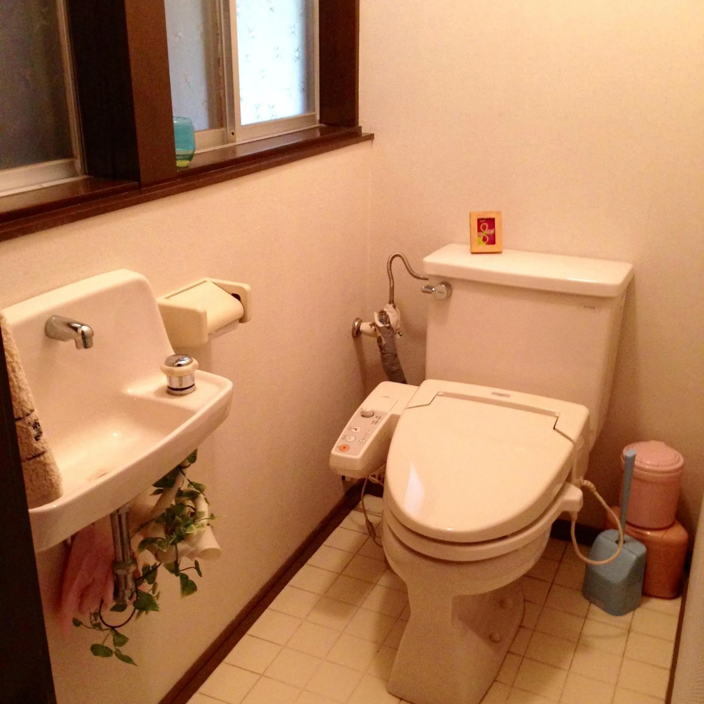 Toilet in Guest House YAMASHITA-YA