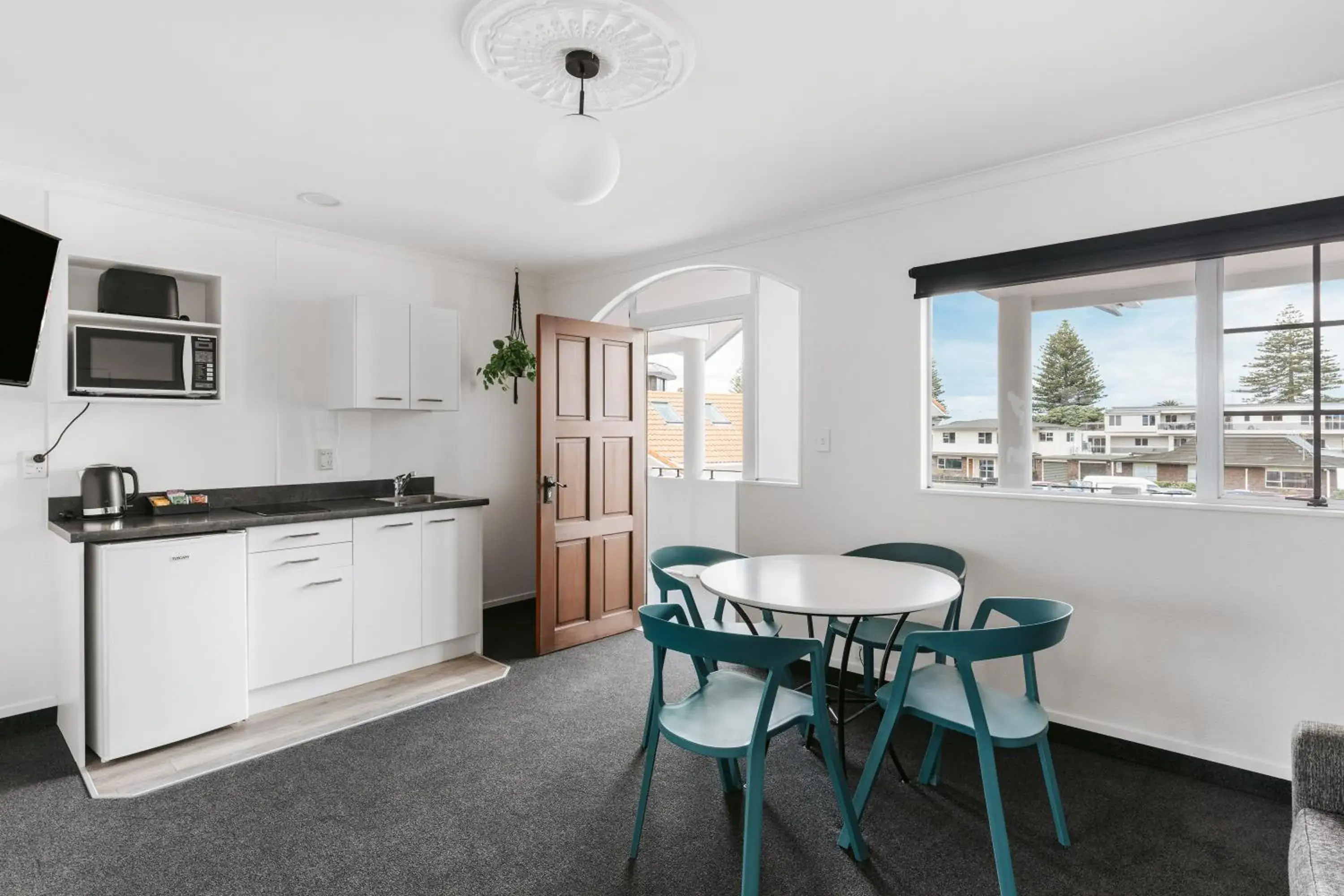 Queen Suite with Harbor View in The Mission Belle Motel Queen Suite with Harbor View in The Mission Belle Motel