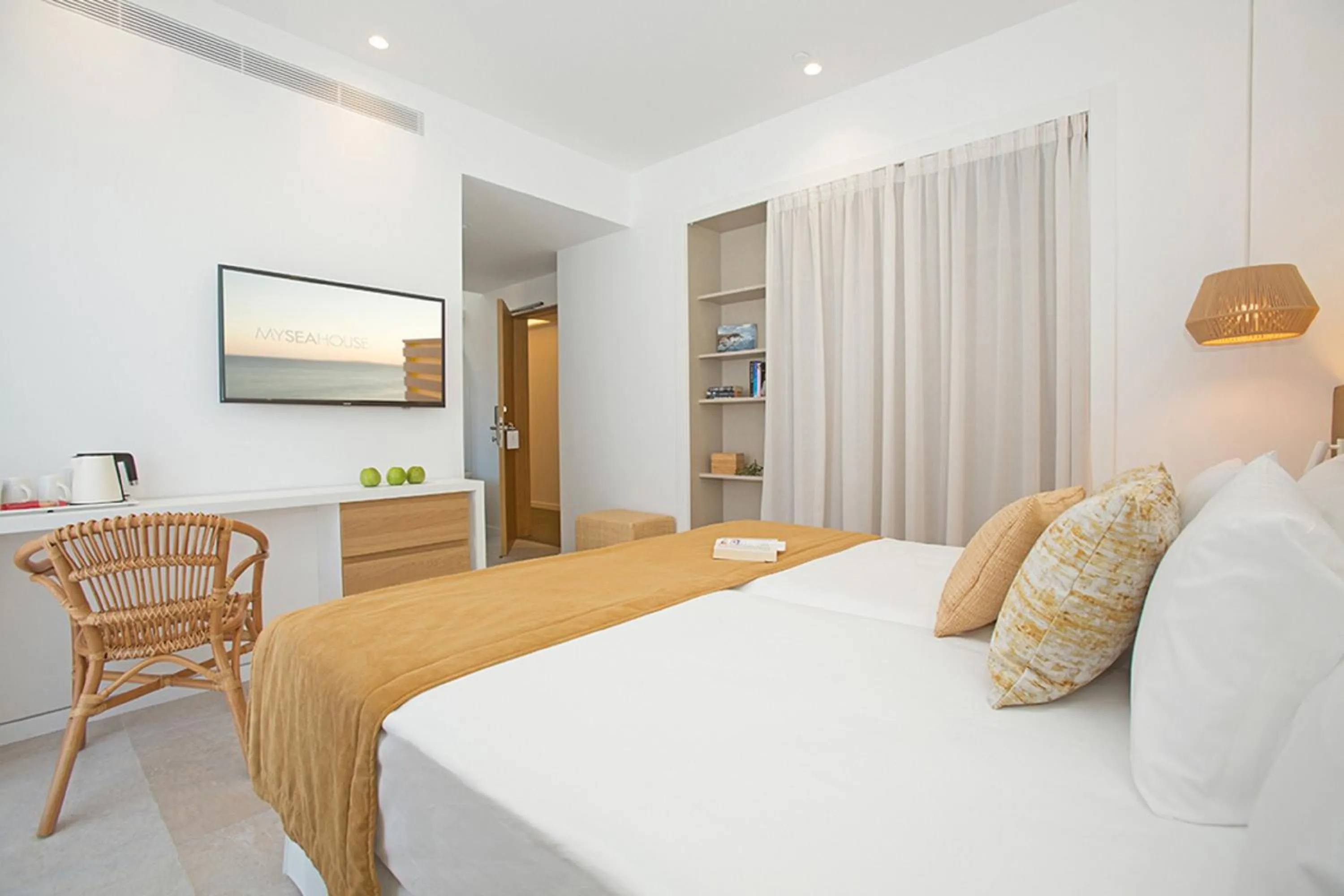 Photo of the whole room, Bed in Myseahouse Flamingo - Adults Only 4* Sup