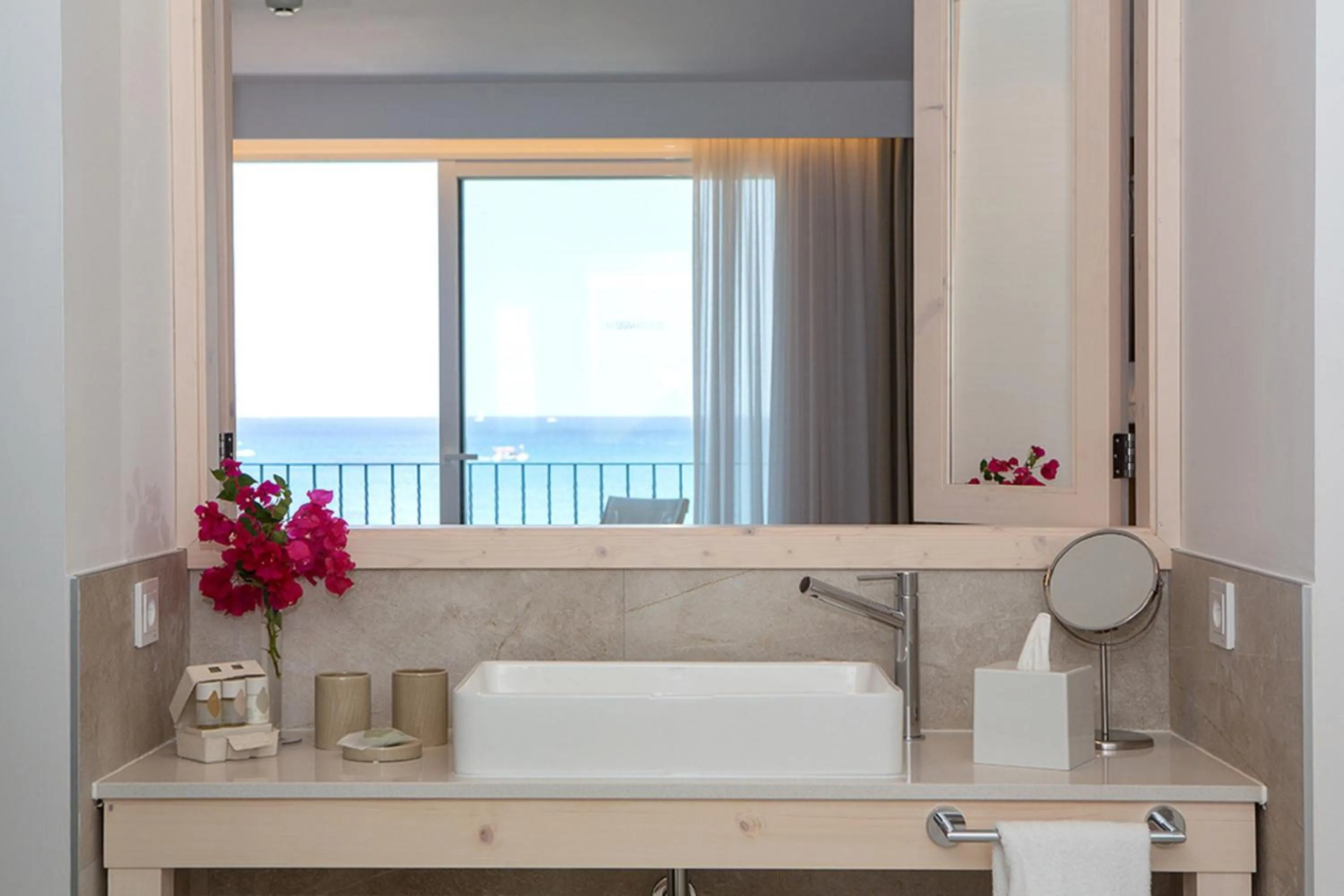 Bathroom, Bed in Myseahouse Flamingo - Adults Only 4* Sup