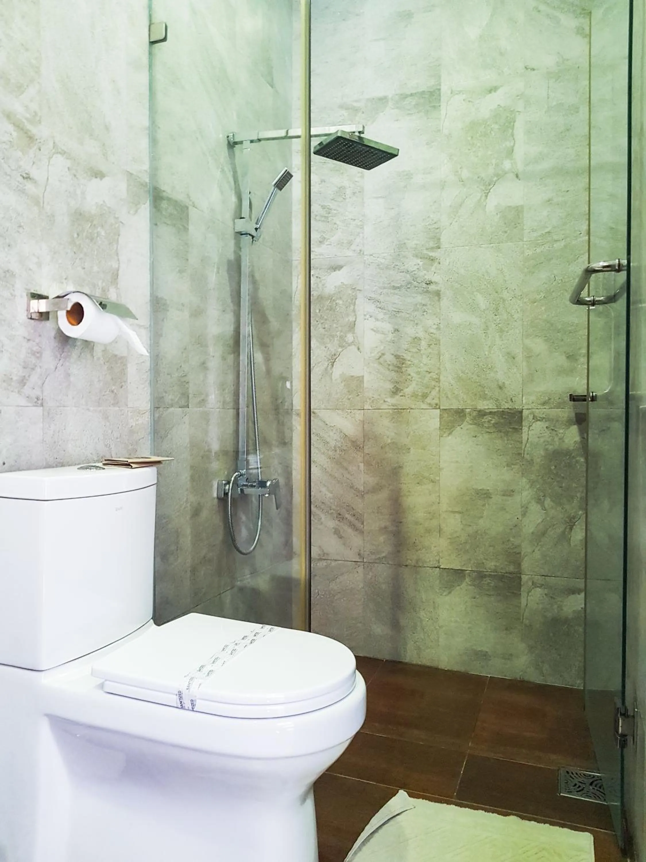 Shower in Galaxy City Hotel