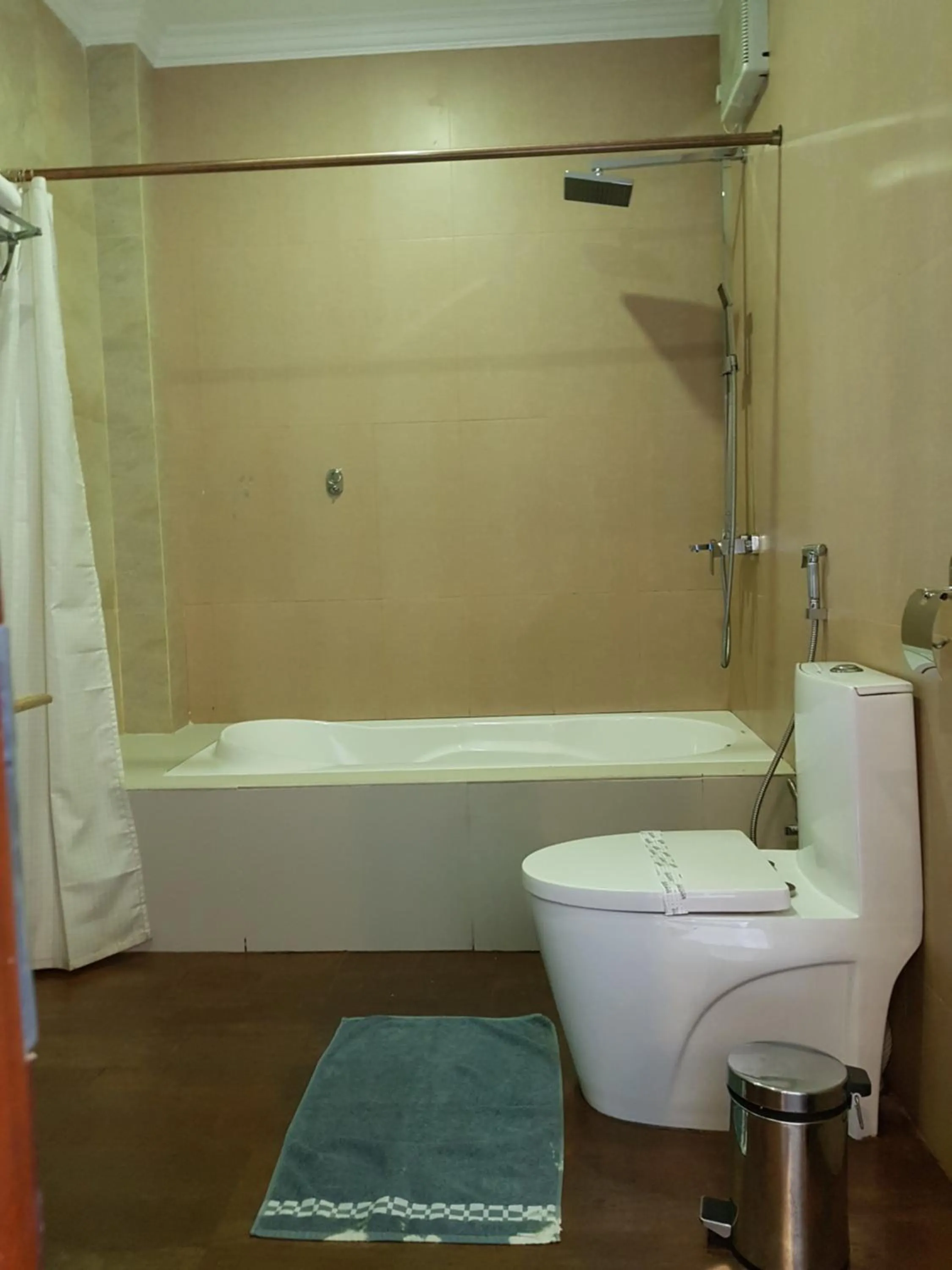 Toilet in Galaxy City Hotel