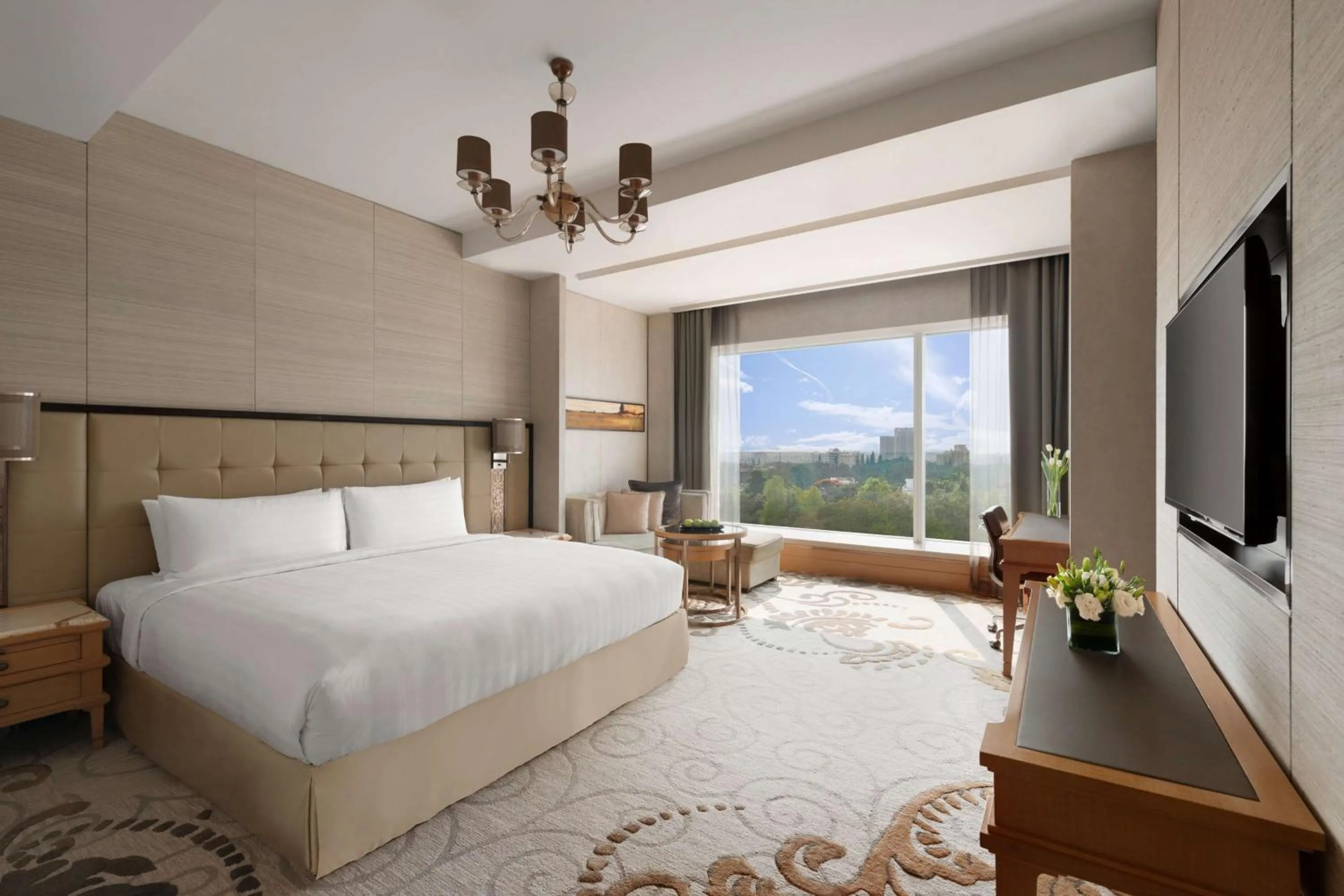 Bedroom, Bed in Shangri-La Bengaluru