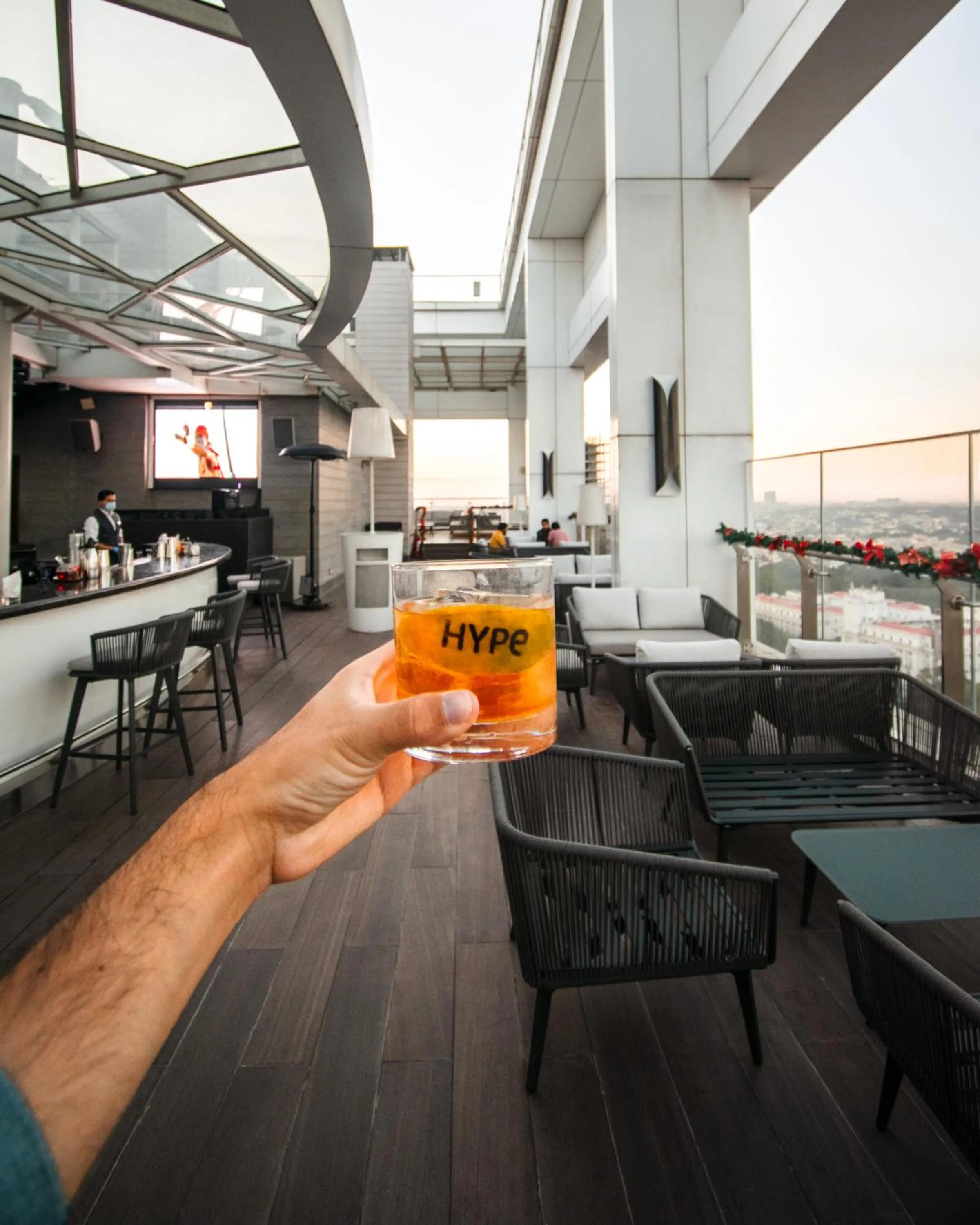 Lounge or bar in Shangri-La Bengaluru