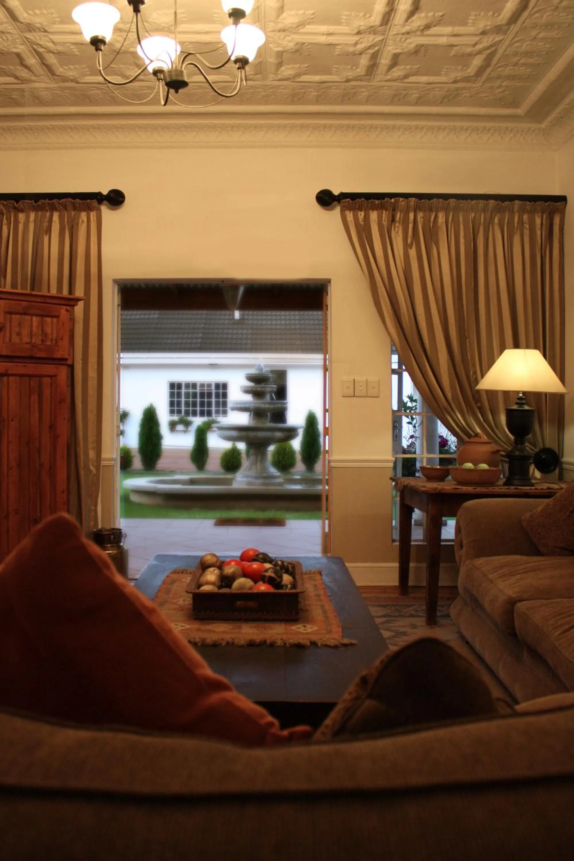 Communal lounge/ TV room in Lemon & Lime Guesthouse