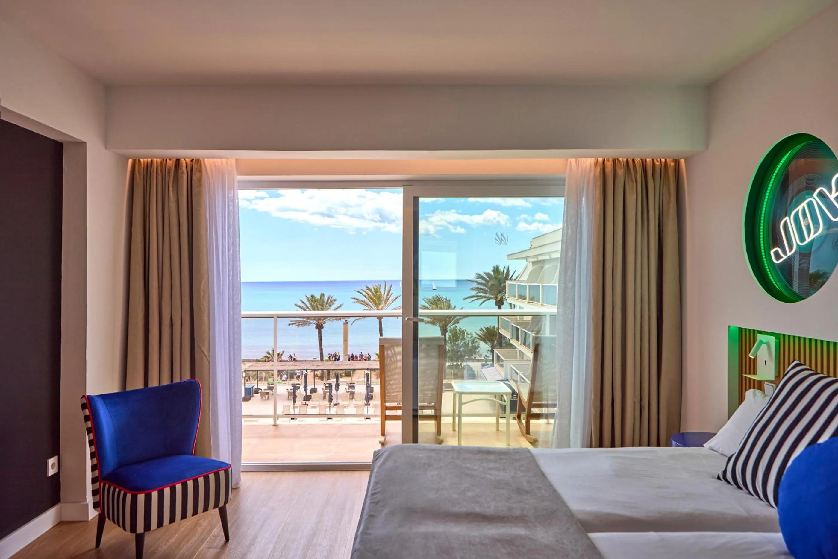 Bed in Universal Hotel Neptuno - Adults Only