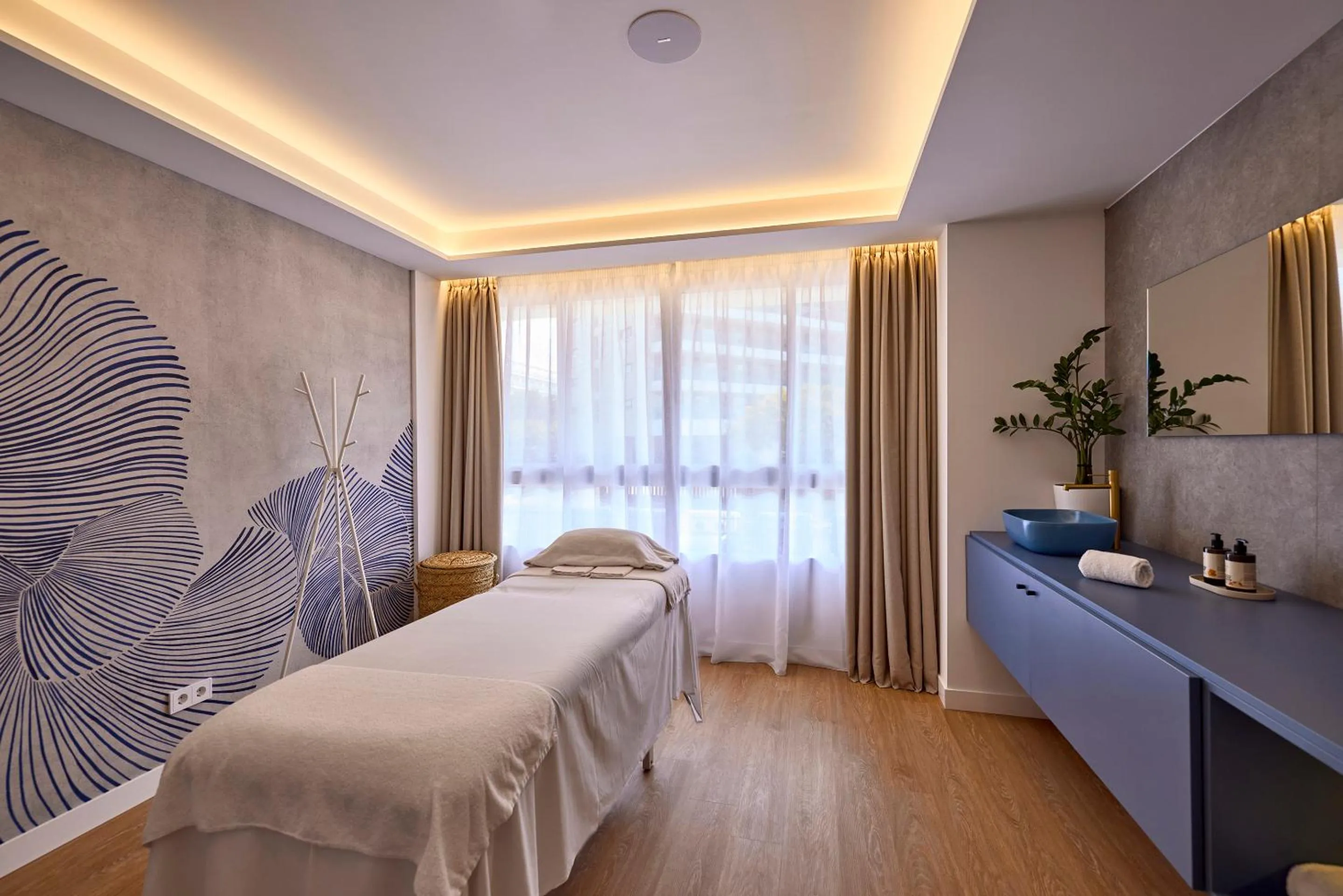 Massage, Bed in Universal Hotel Neptuno - Adults Only