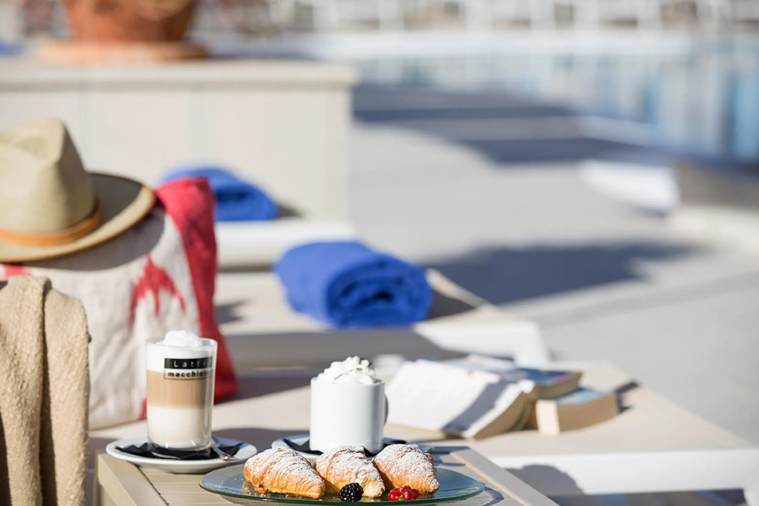 Drinks in Universal Hotel Neptuno - Adults Only