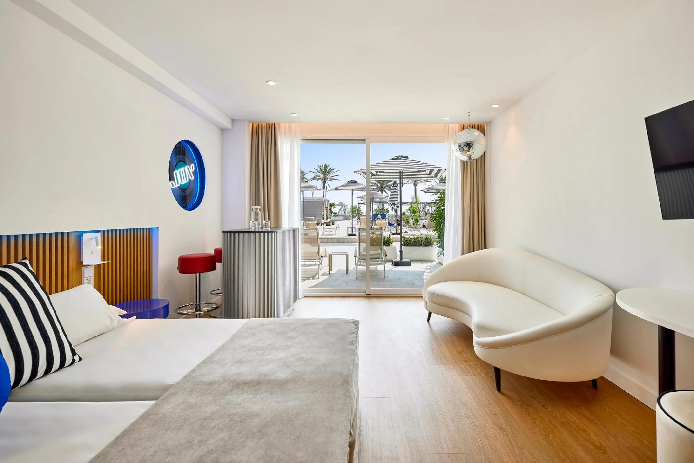 Bed in Universal Hotel Neptuno - Adults Only