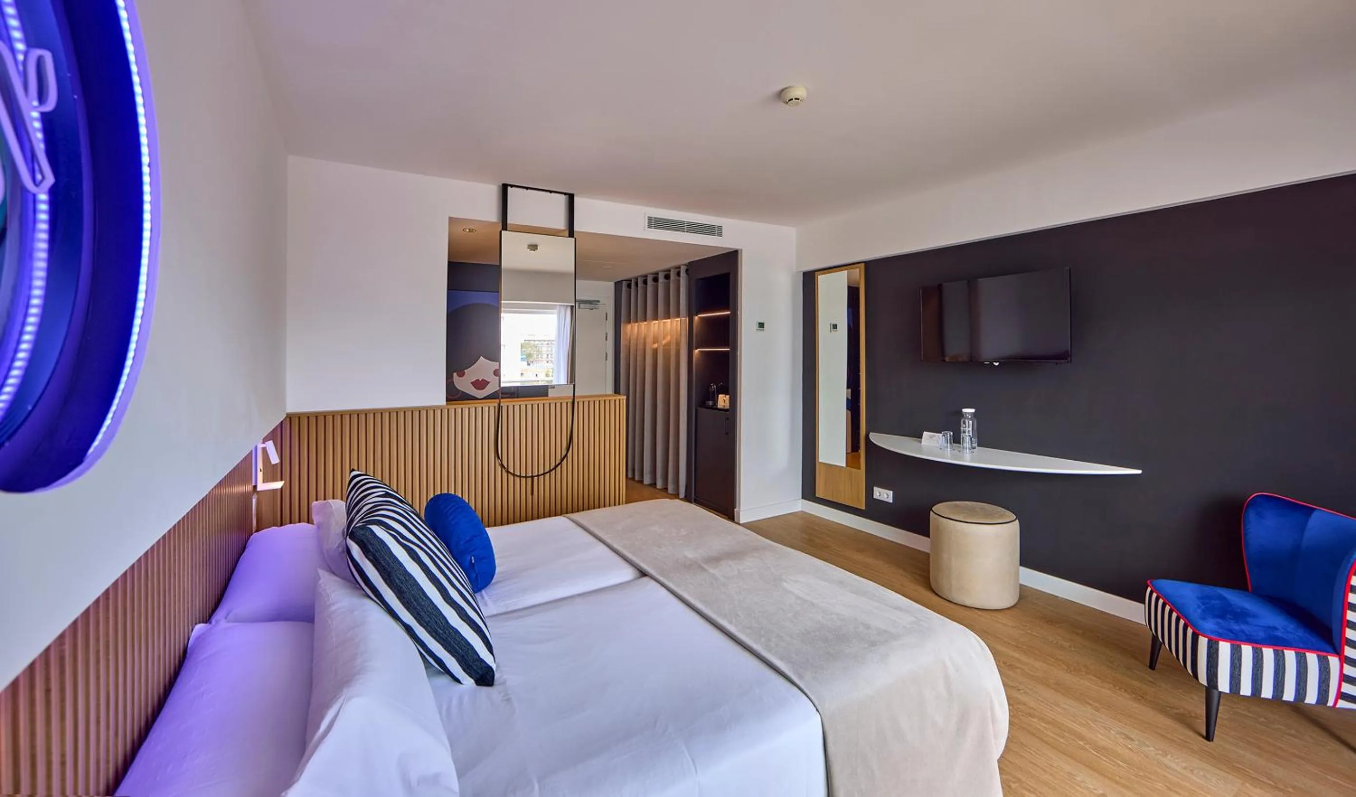 Bed in Universal Hotel Neptuno - Adults Only