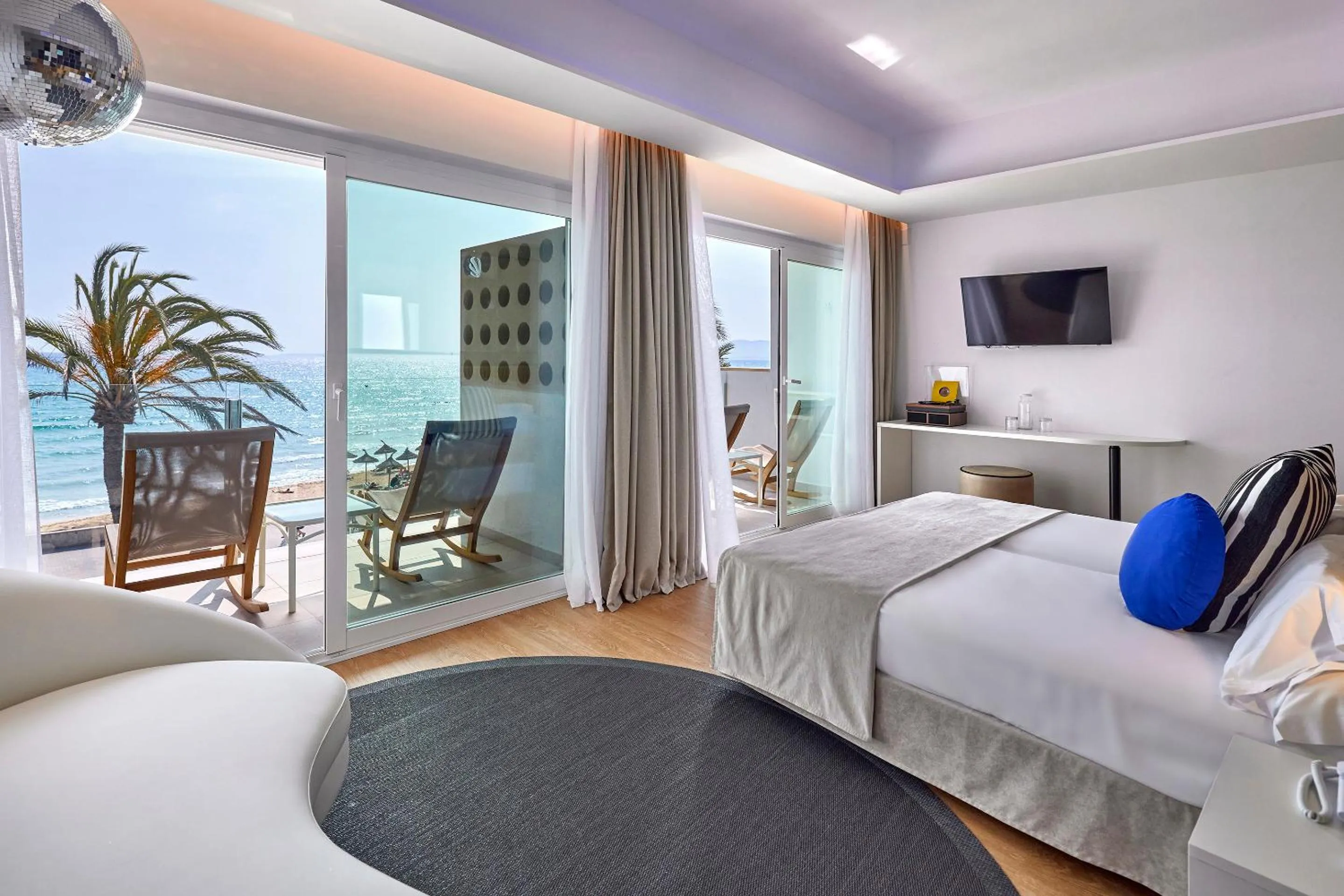 Bed in Universal Hotel Neptuno - Adults Only