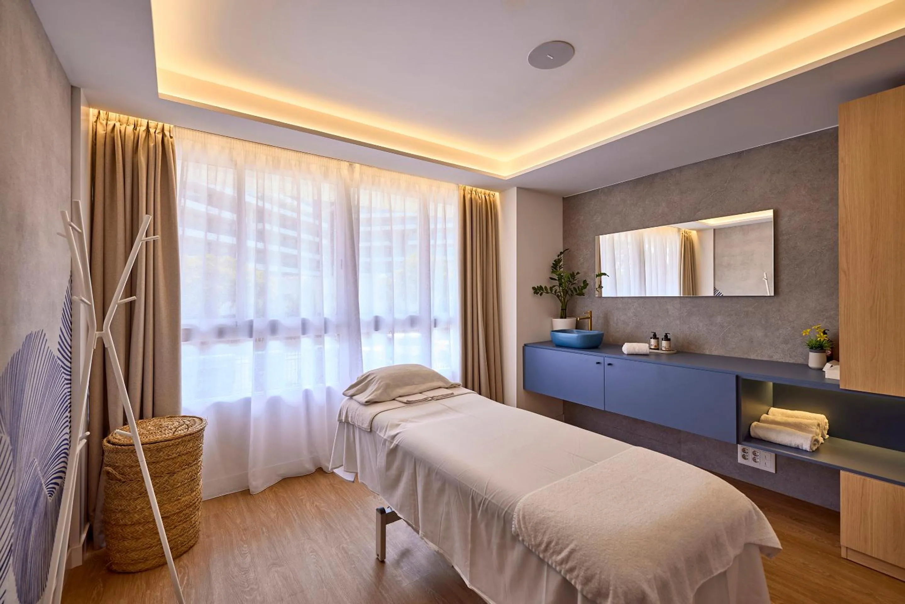 Massage in Universal Hotel Neptuno - Adults Only
