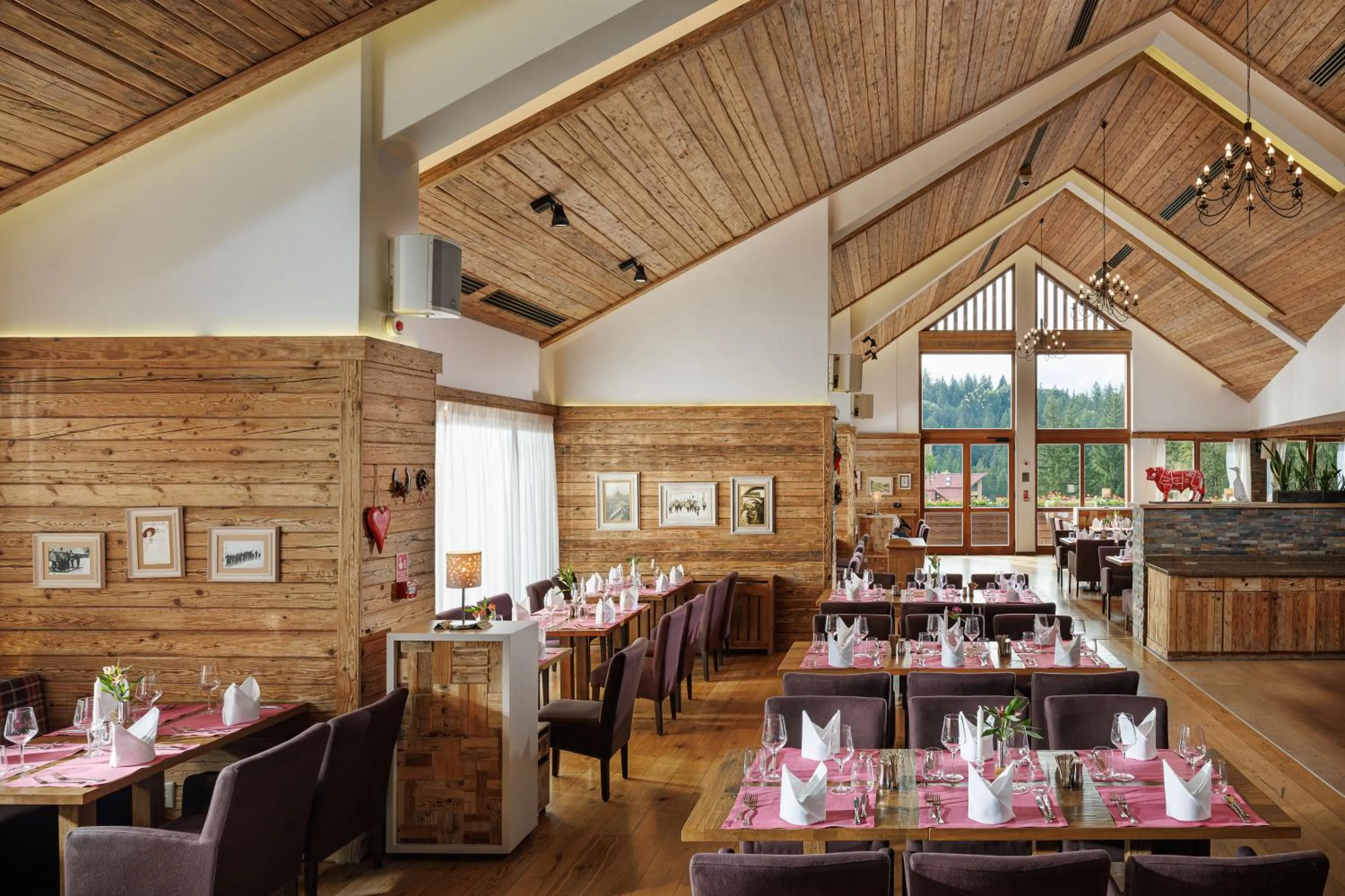 Restaurant/places to eat in Teleferic Grand Hotel