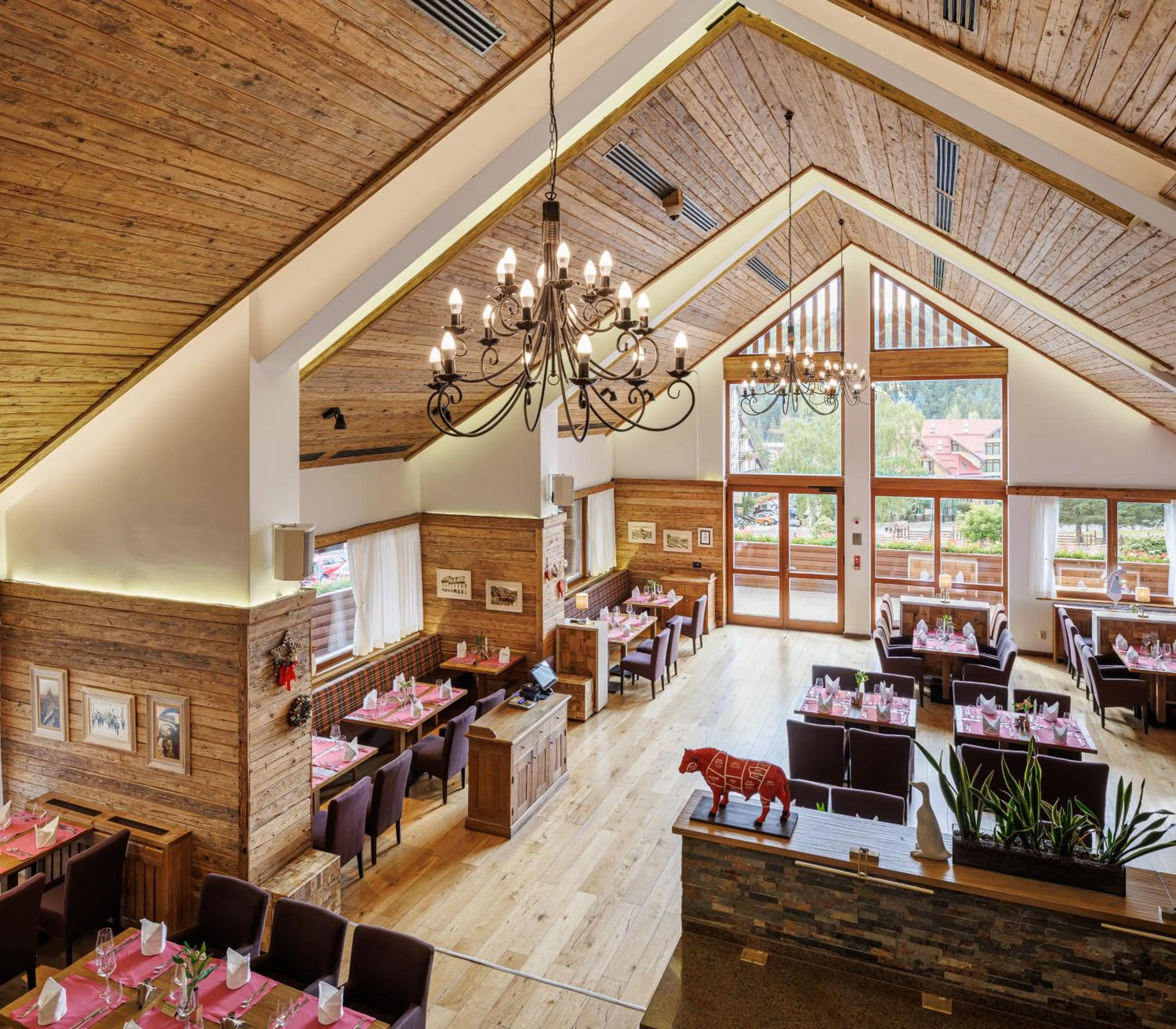 Restaurant/places to eat in Teleferic Grand Hotel