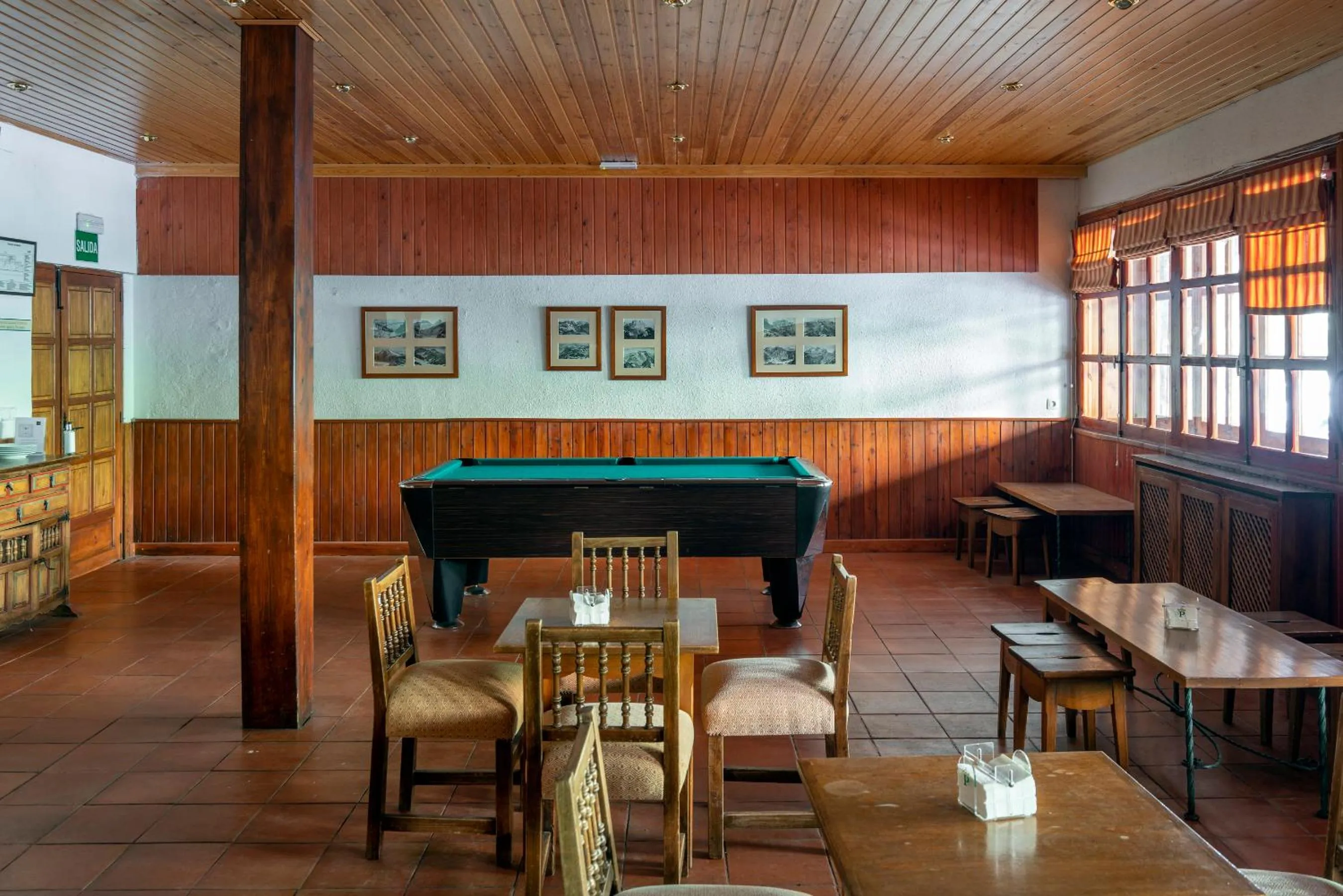 Billiard in Parador de Bielsa